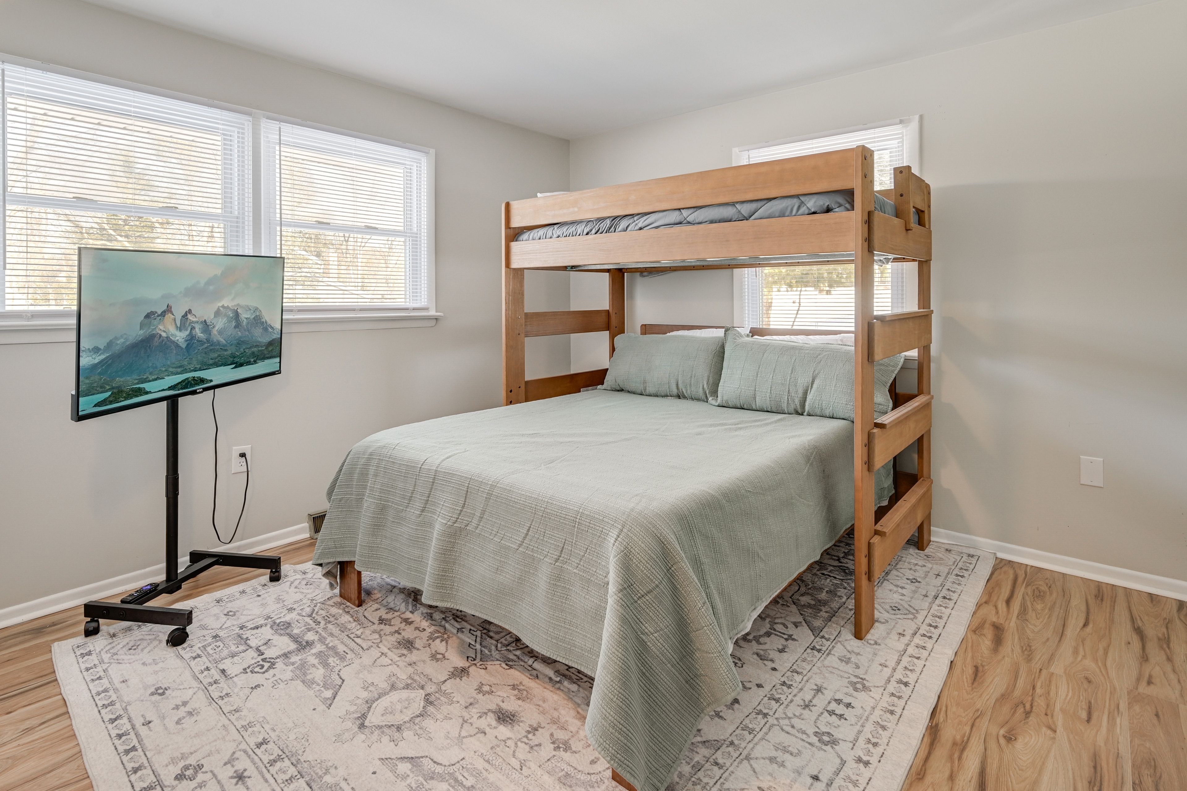 Bedroom 2 | Twin/Queen Bunk Bed