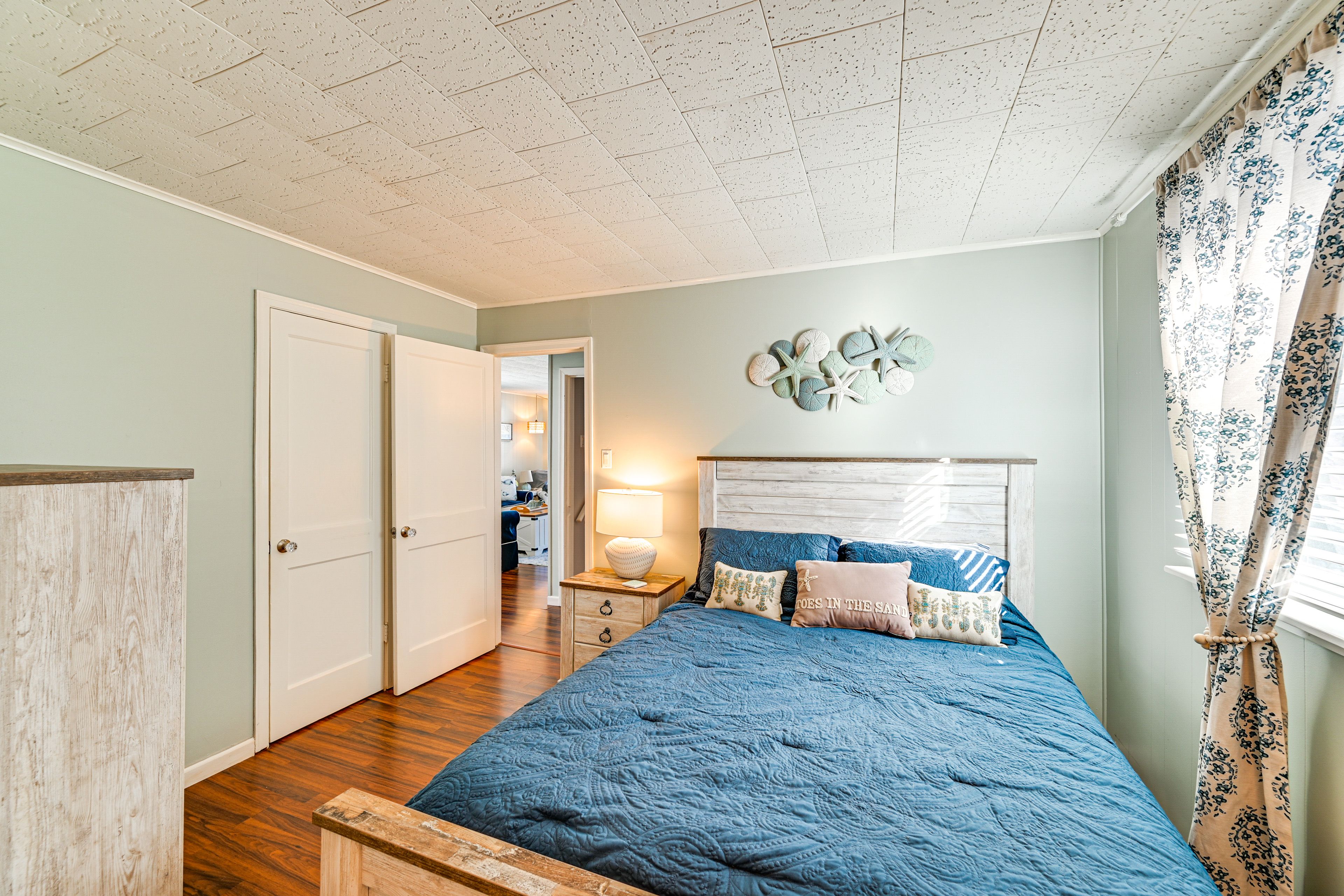 Bedroom 1 | Queen Bed | 1st Floor | Linens Provided