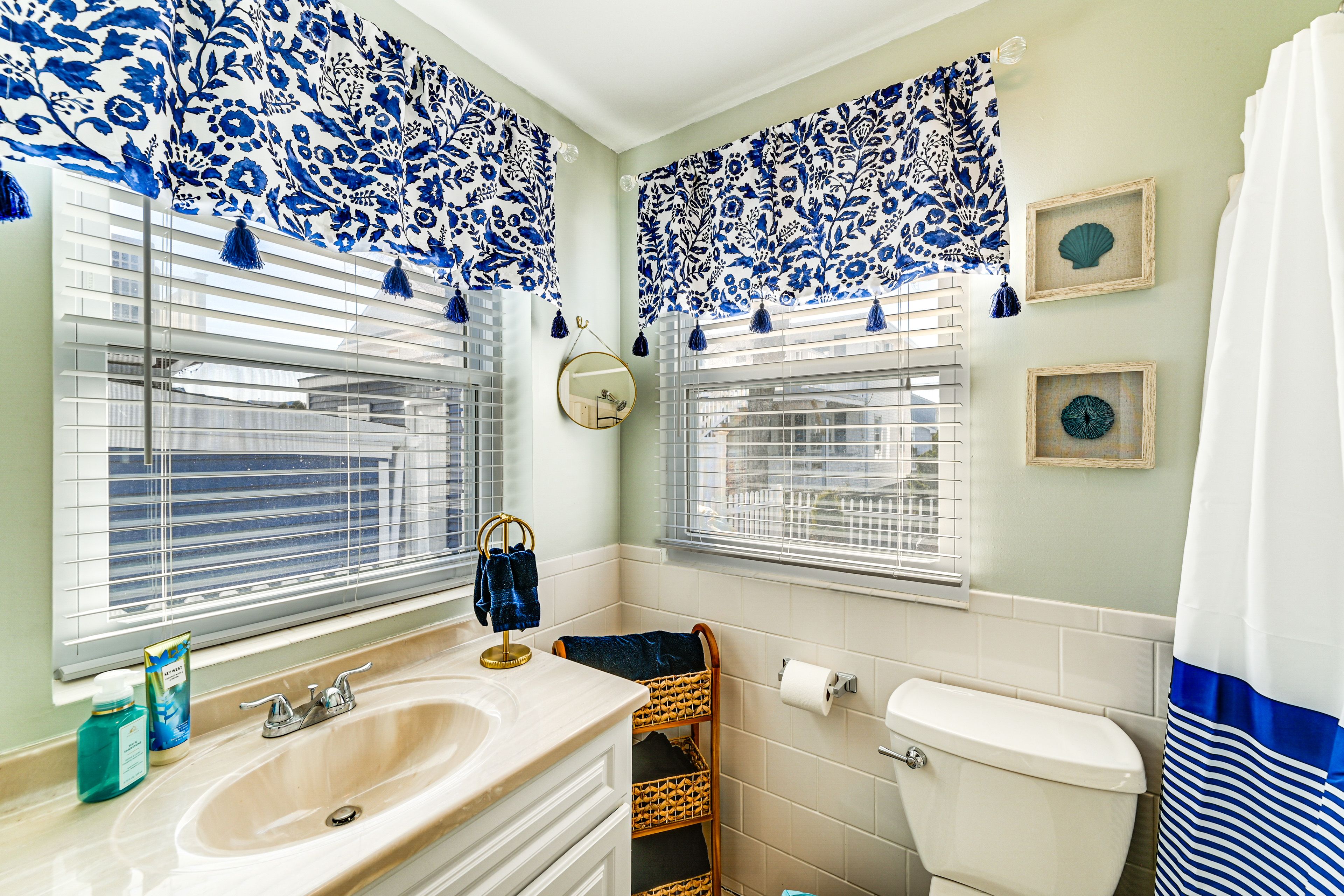 Full Bathroom | 1st Floor