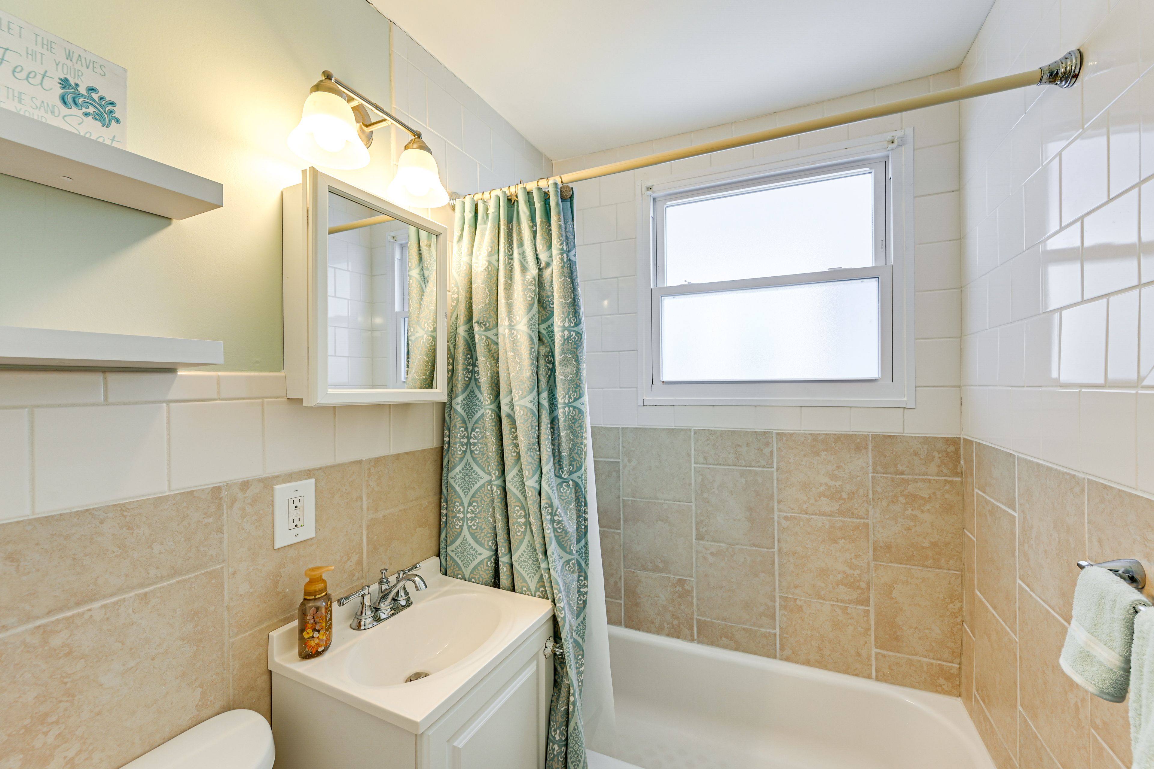 Full Bathroom | 1st Floor