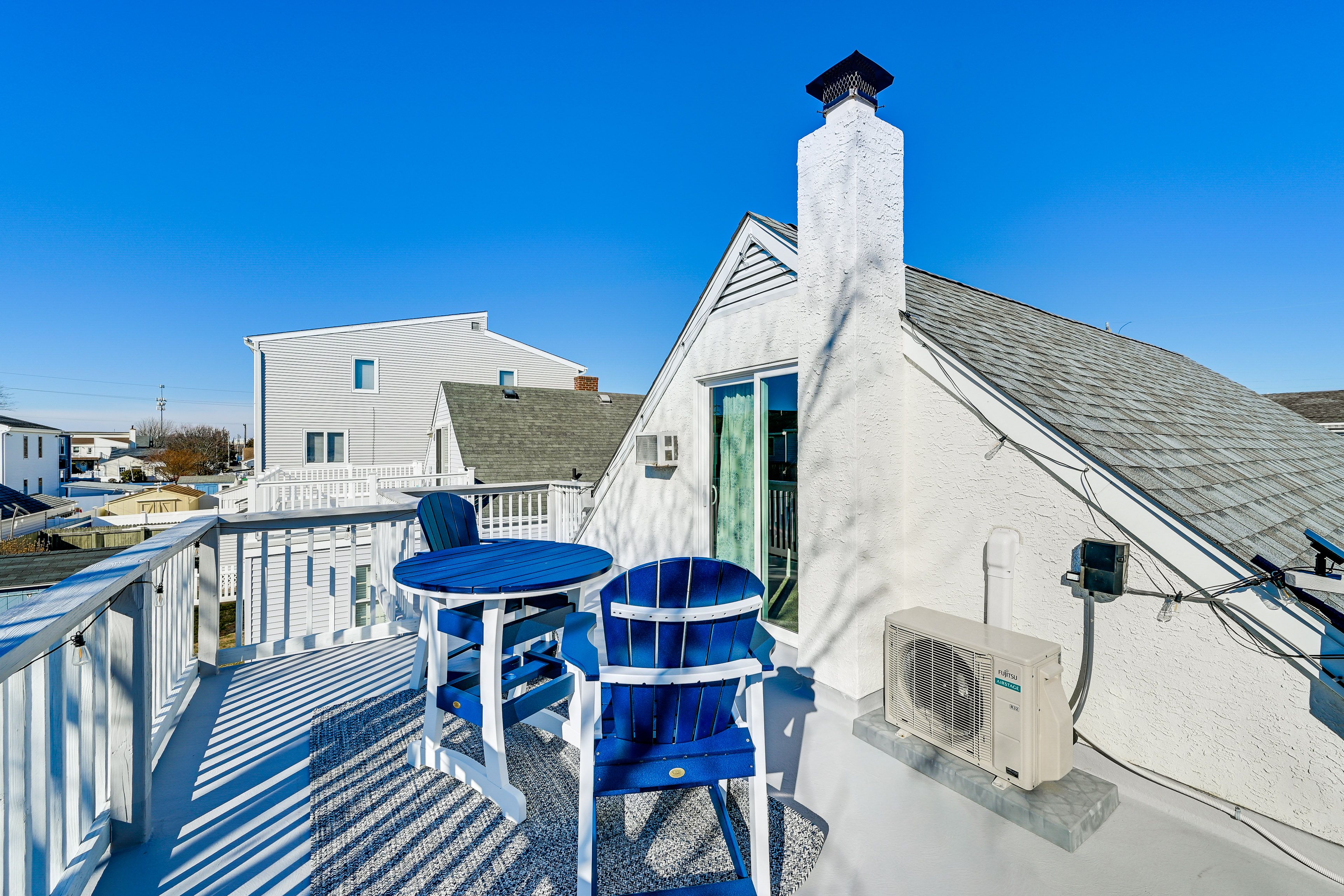 Rooftop Deck | 2-Story Home