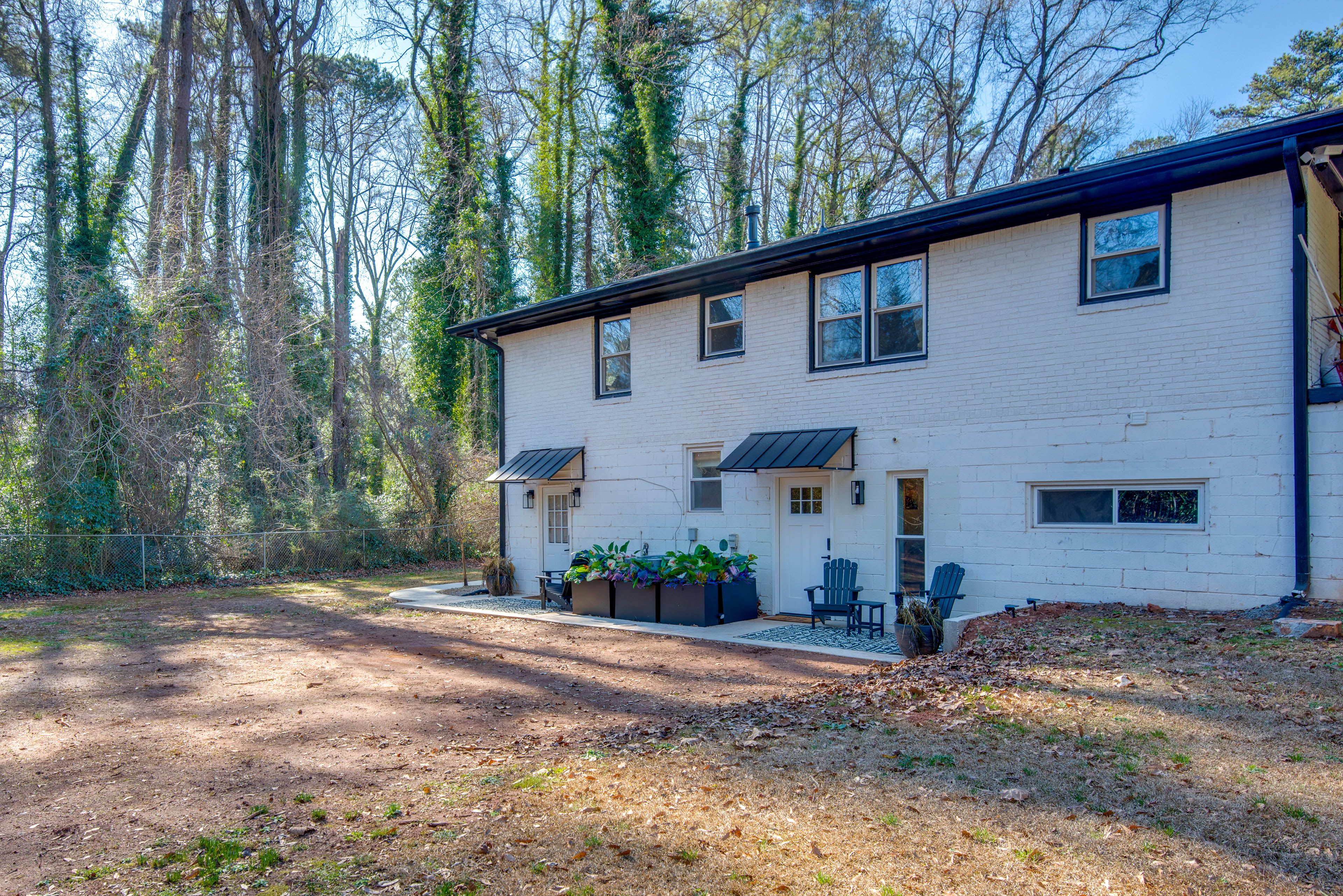 Building Exterior | Ample Free Street Parking