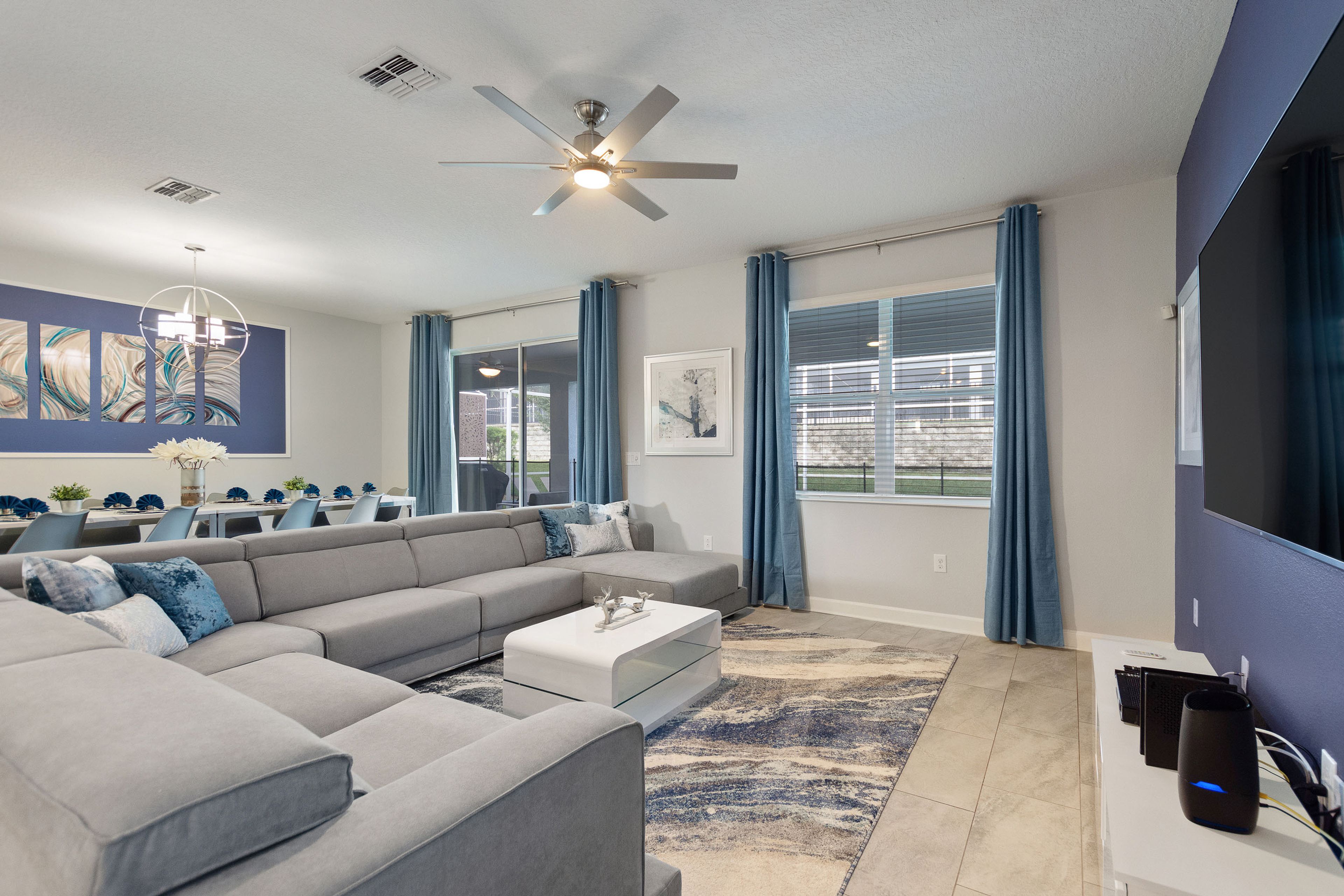 Living Room | Free WiFi | Central Heating & A/C | Smart TV | 1st Floor