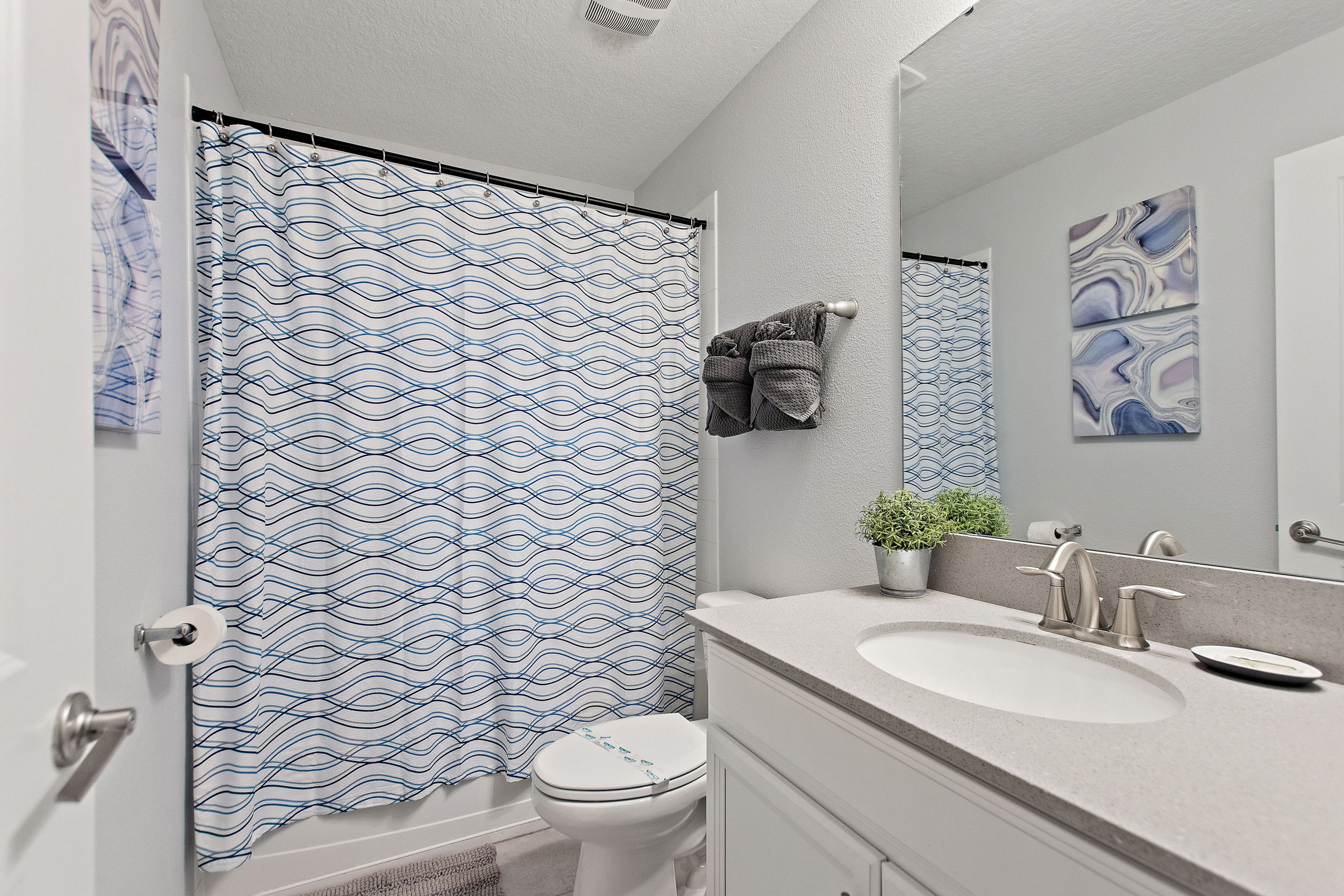 Bathroom | 2nd Floor