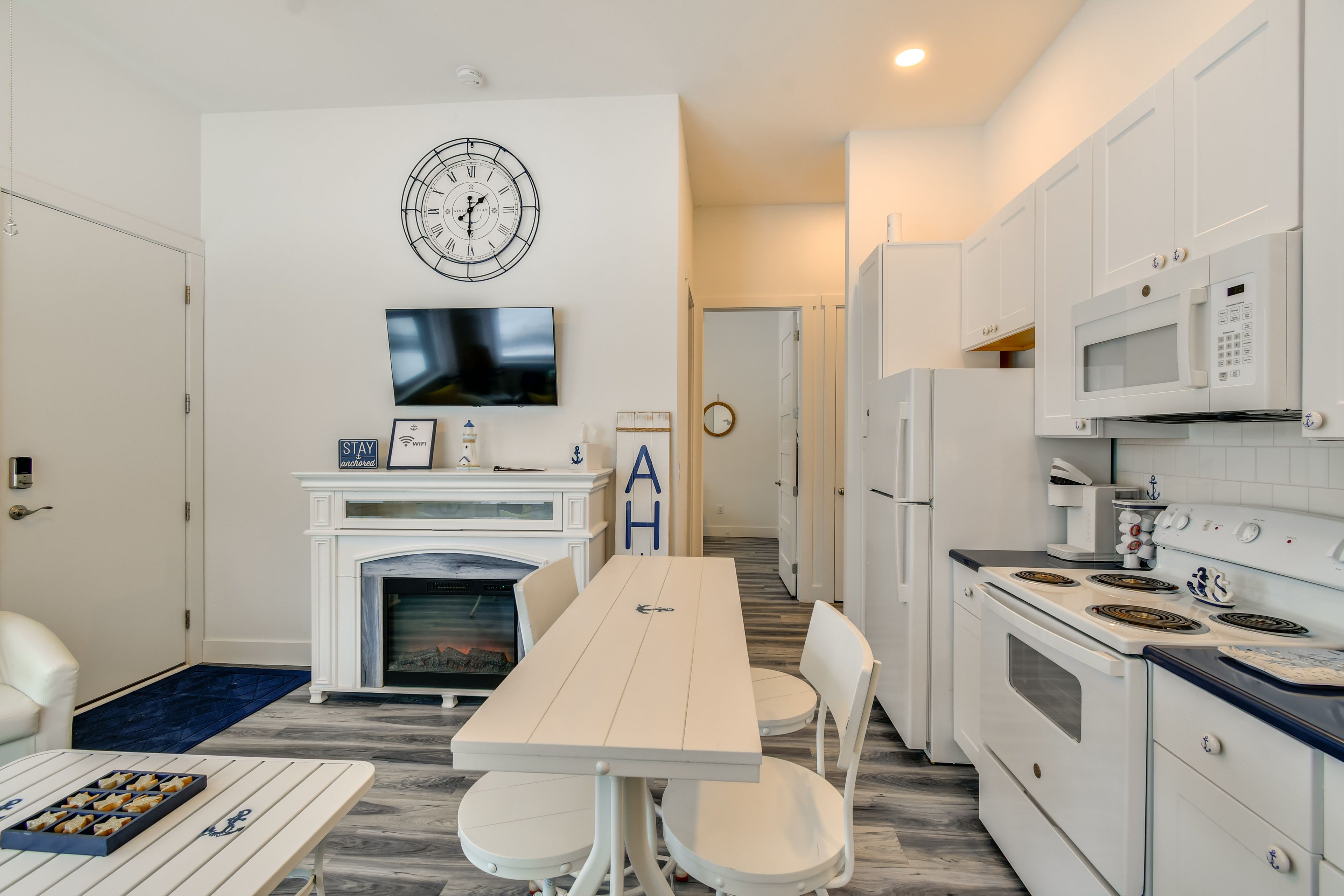 Dining Area | Dishware & Flatware