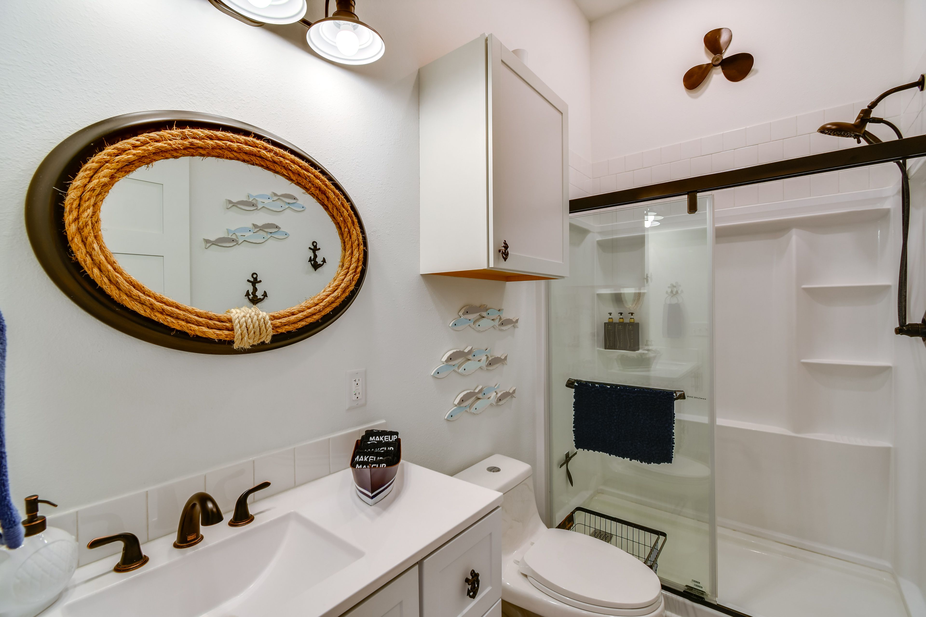 Full Bathroom | Towels Provided