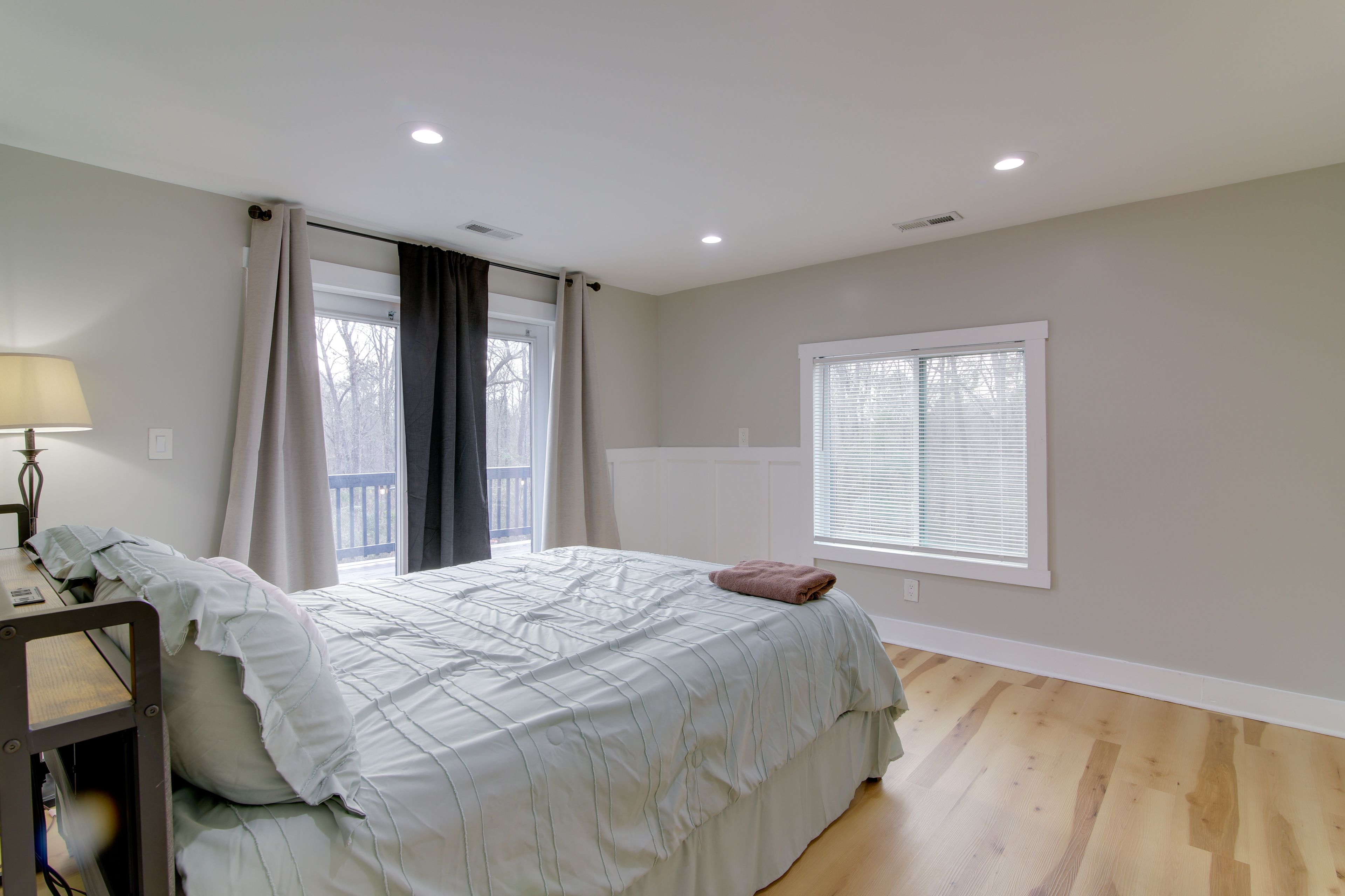 Bedroom 1 | Queen Bed