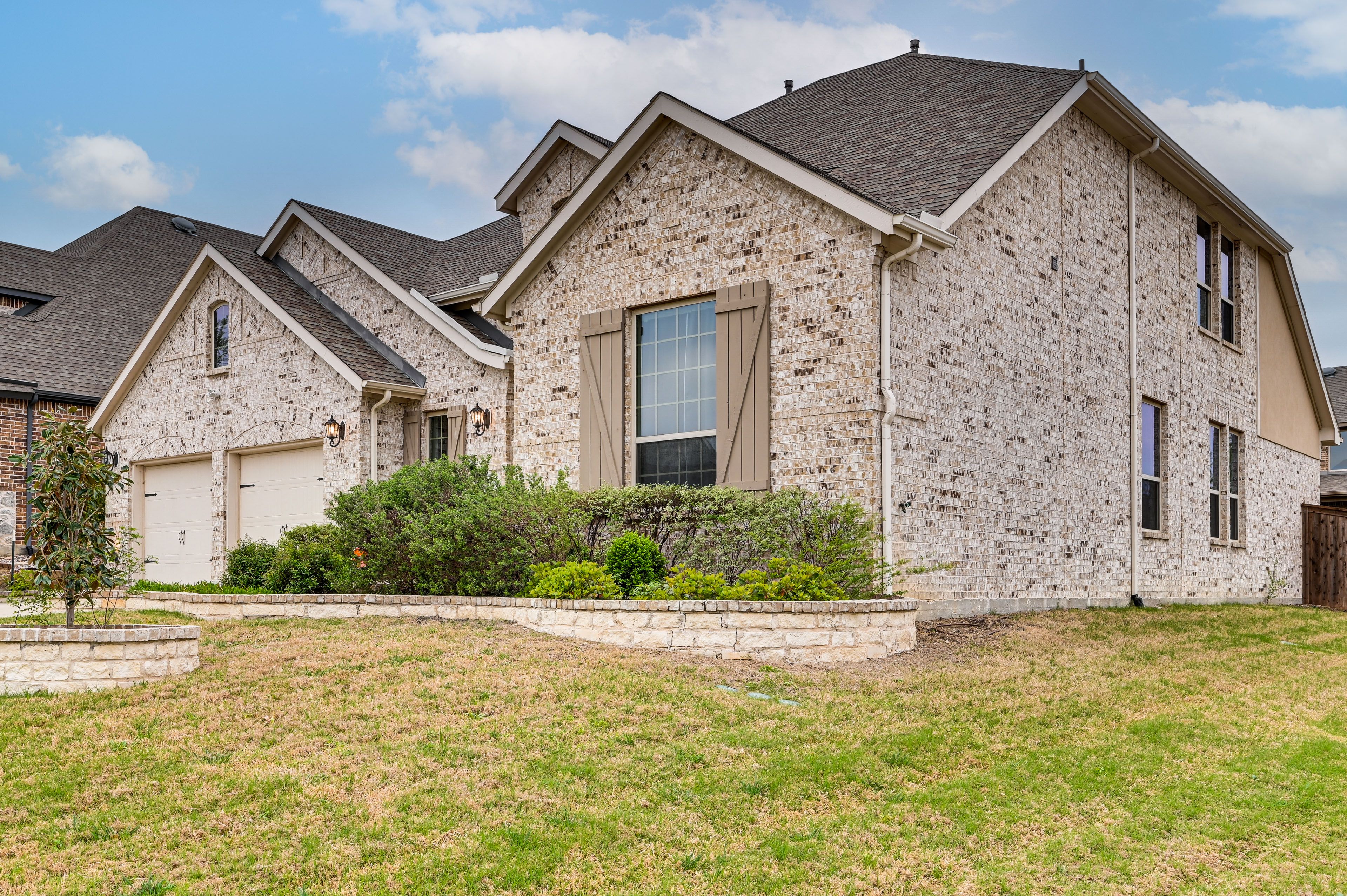 Parking | Driveway (4 Vehicles) | Street Parking