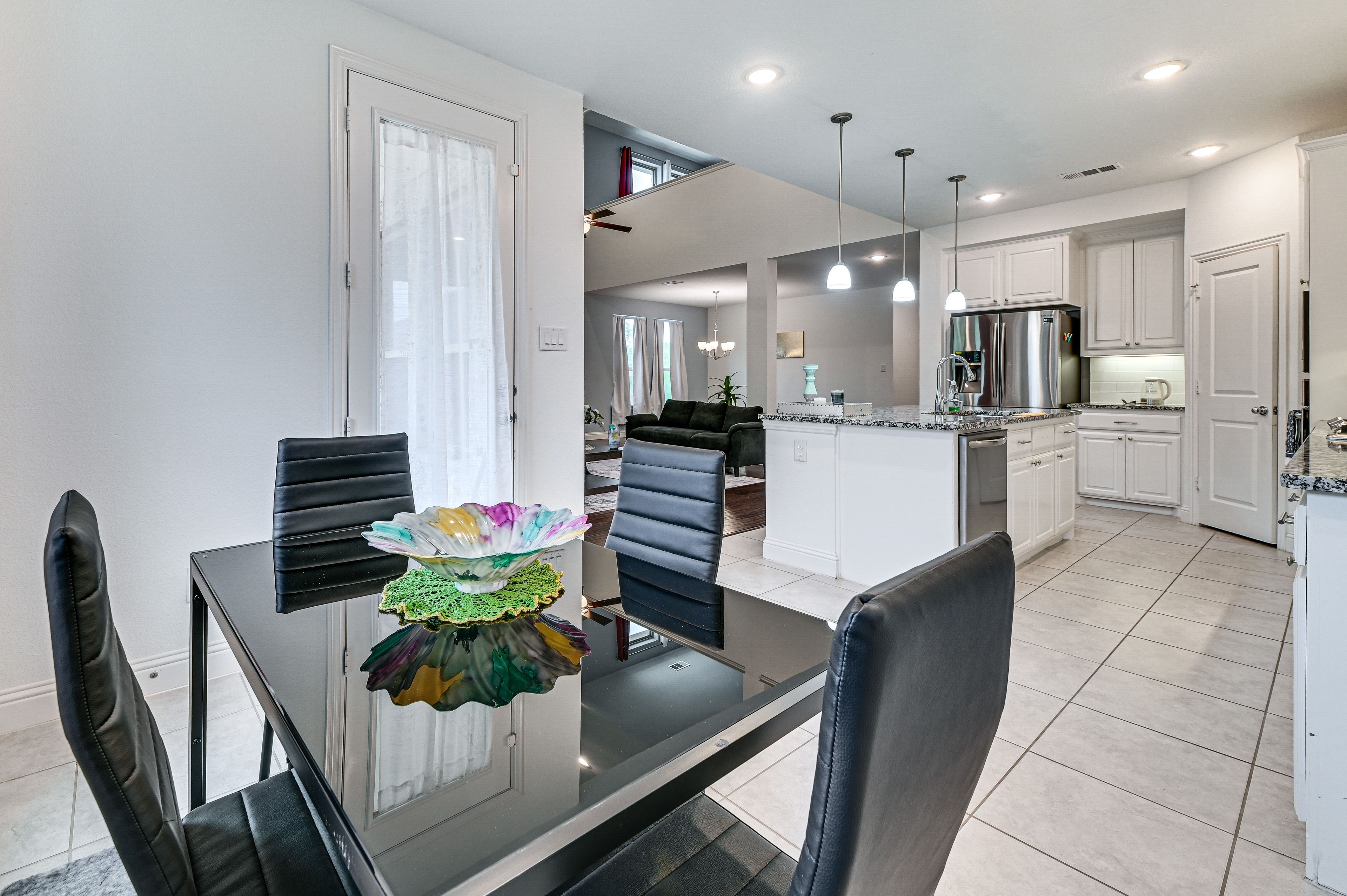 Dining Area | Dishware/Flatware Provided | 1st Floor