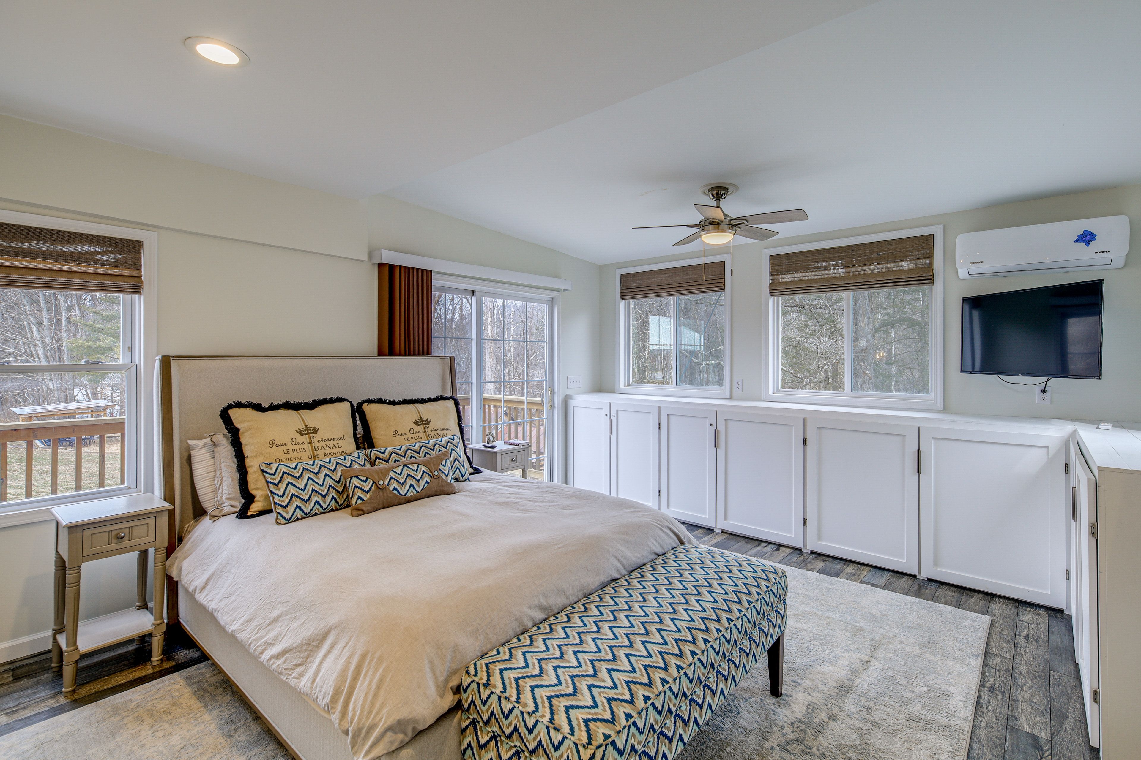 Bedroom 1 | King Bed | 1st Floor