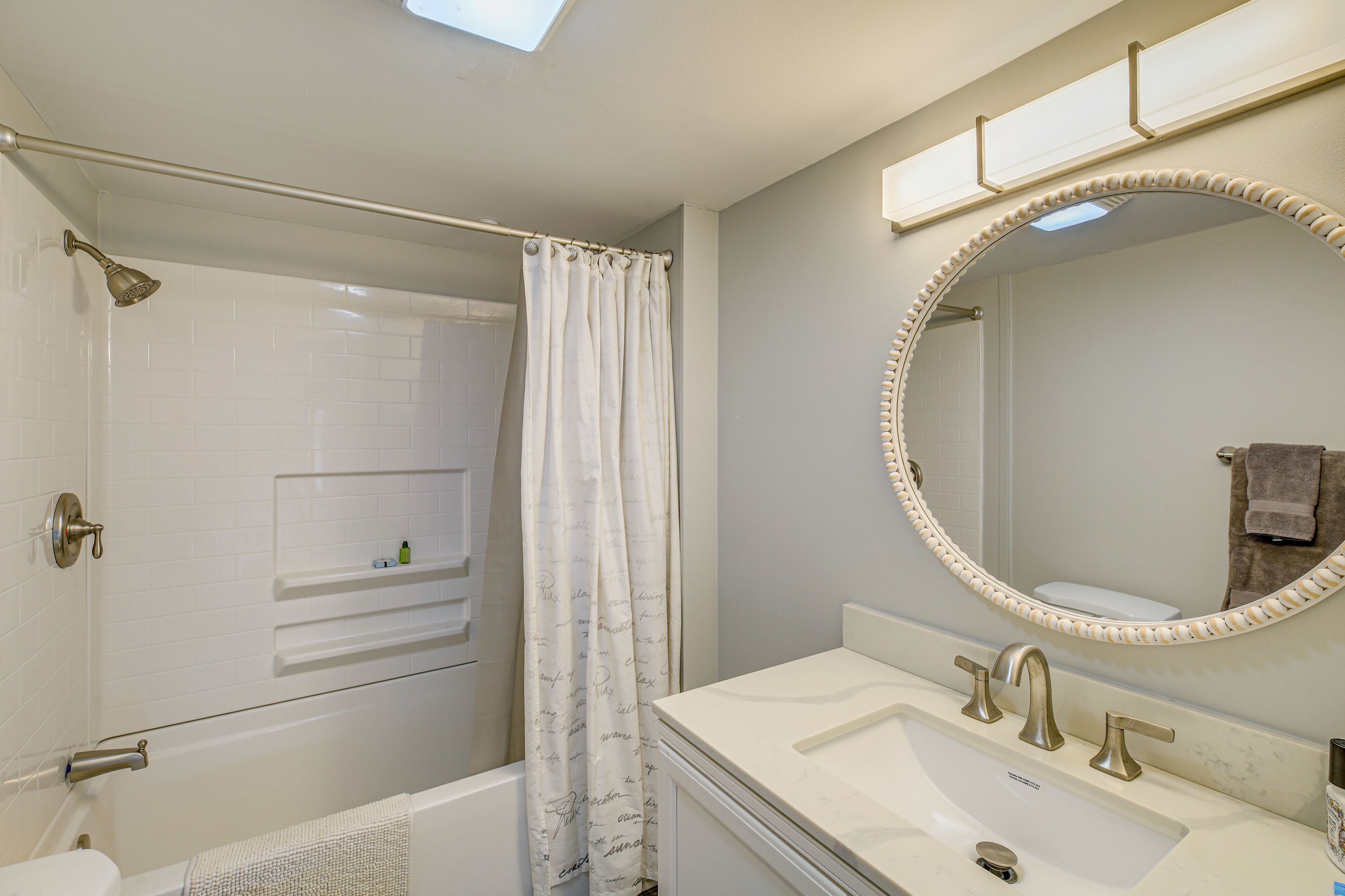 Full Bath | 2nd Floor