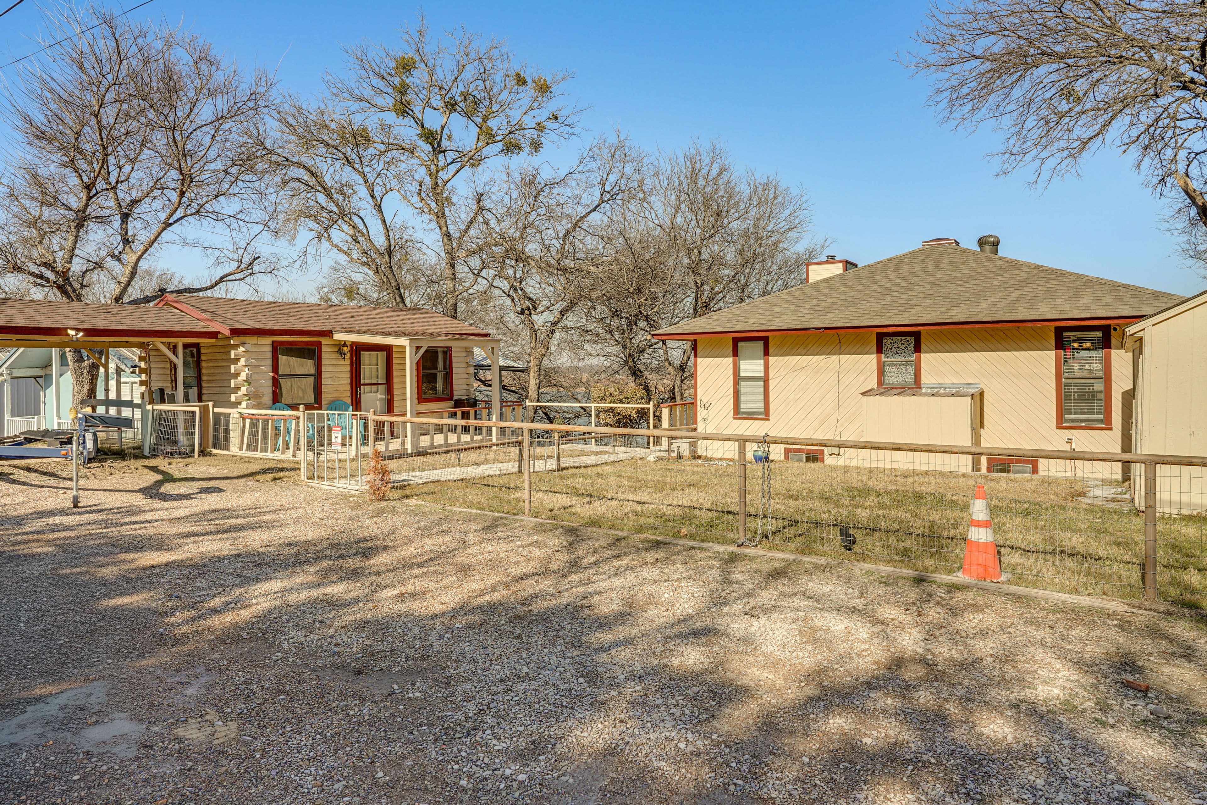 Parking | Driveway (4 Vehicles)