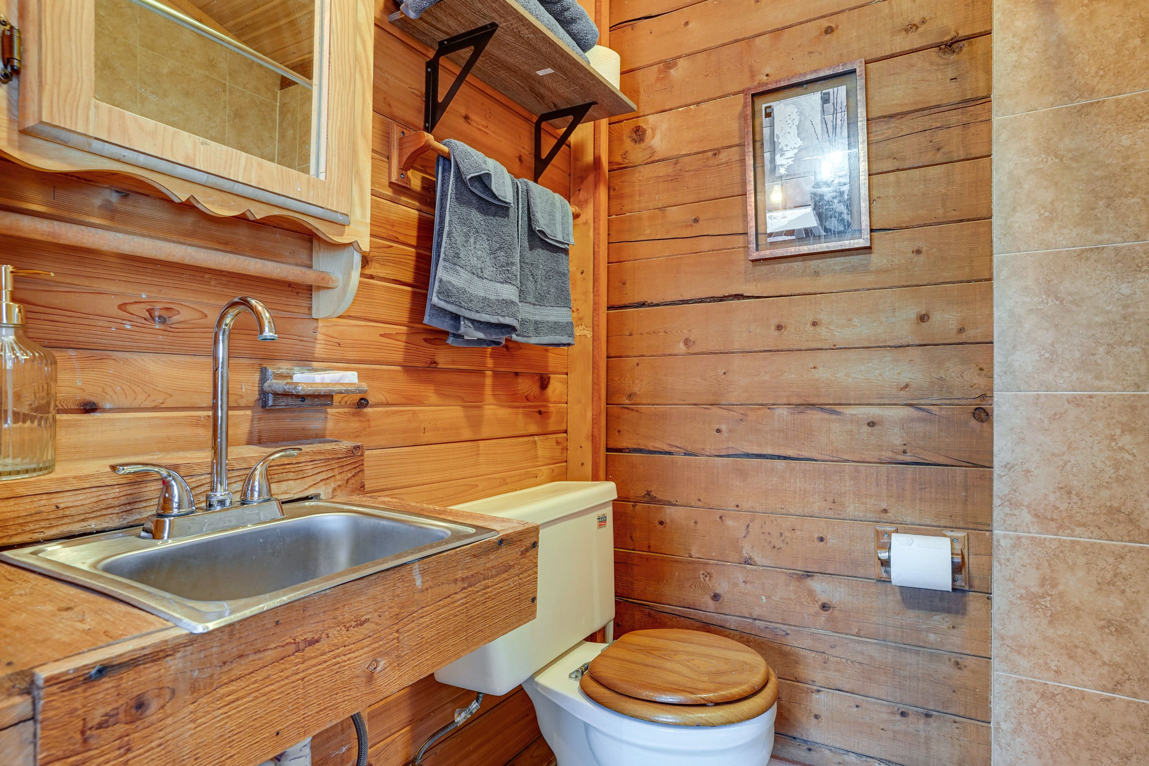 Guest House | Full Bathroom