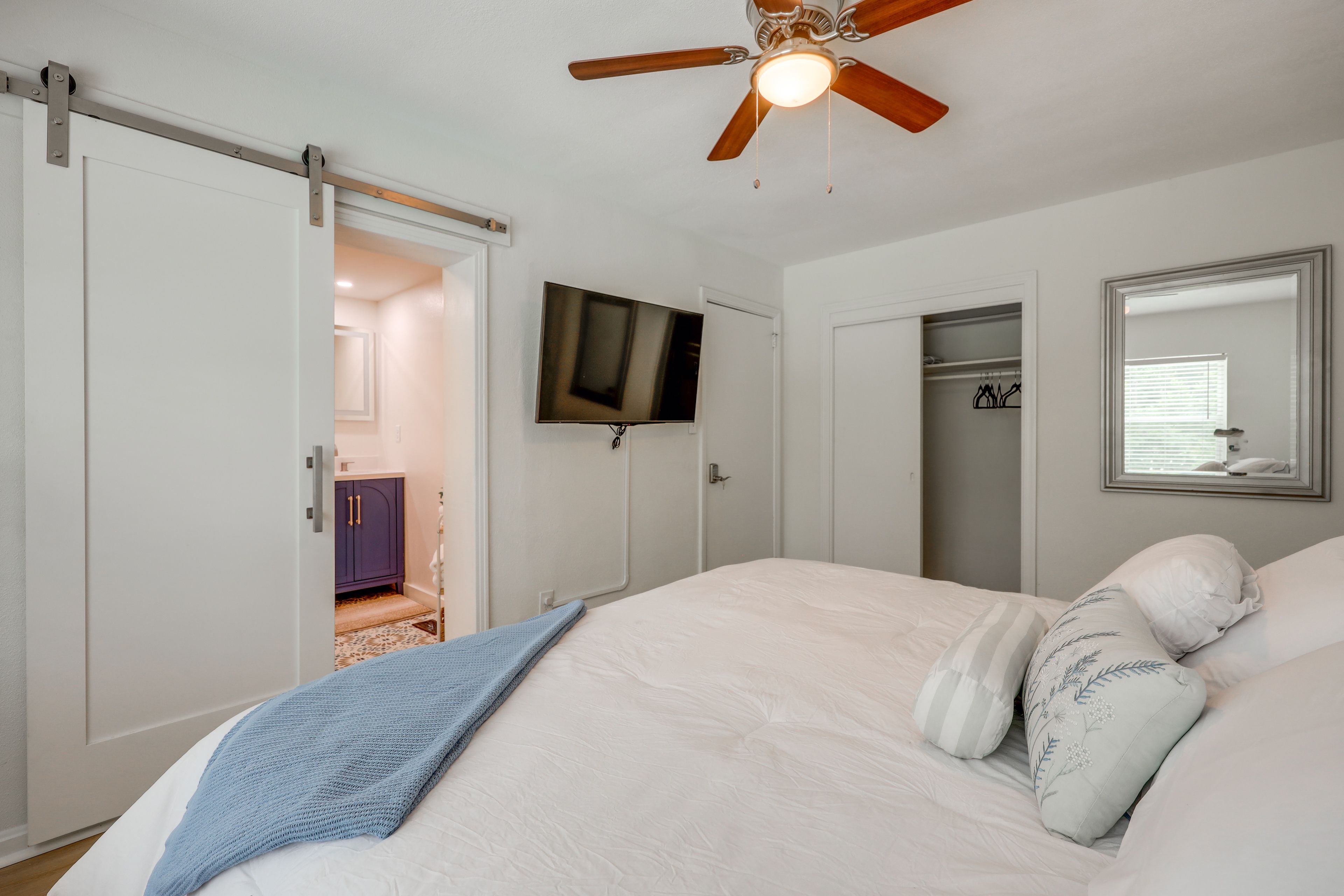 Bedroom 1 | King Bed