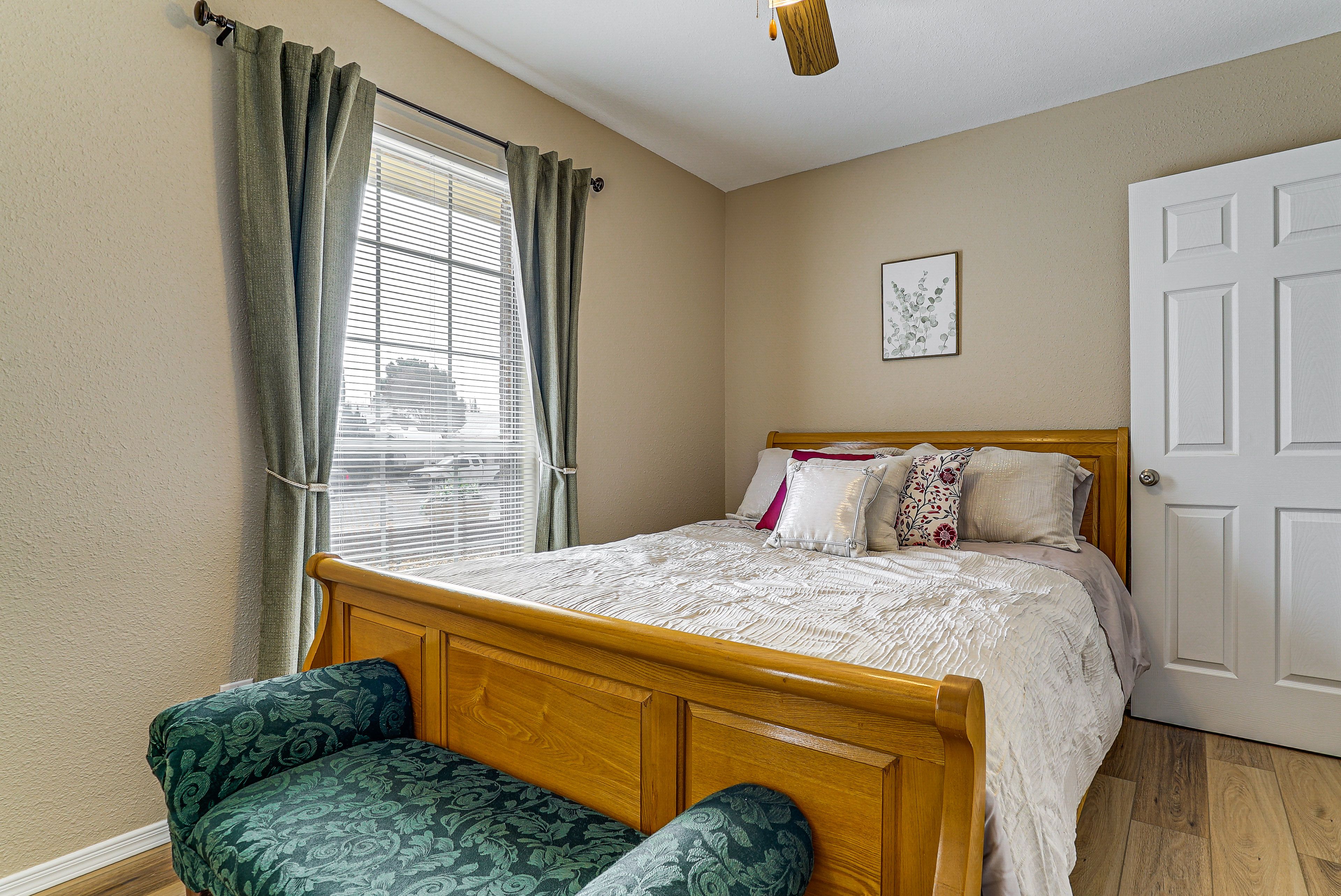 Bedroom 2 | Queen Bed