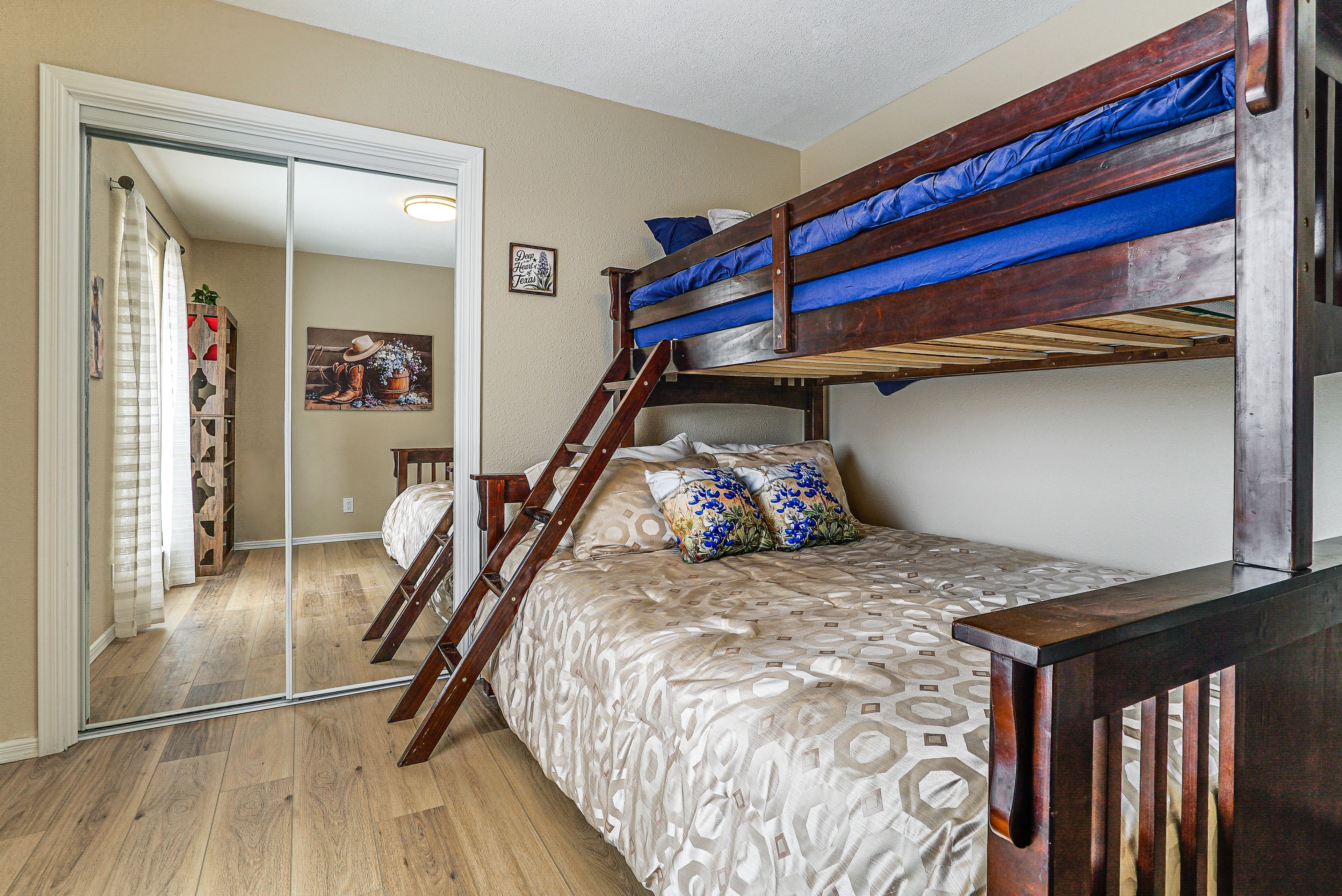 Bedroom 3 | Bunk Bed (Twin/Queen)