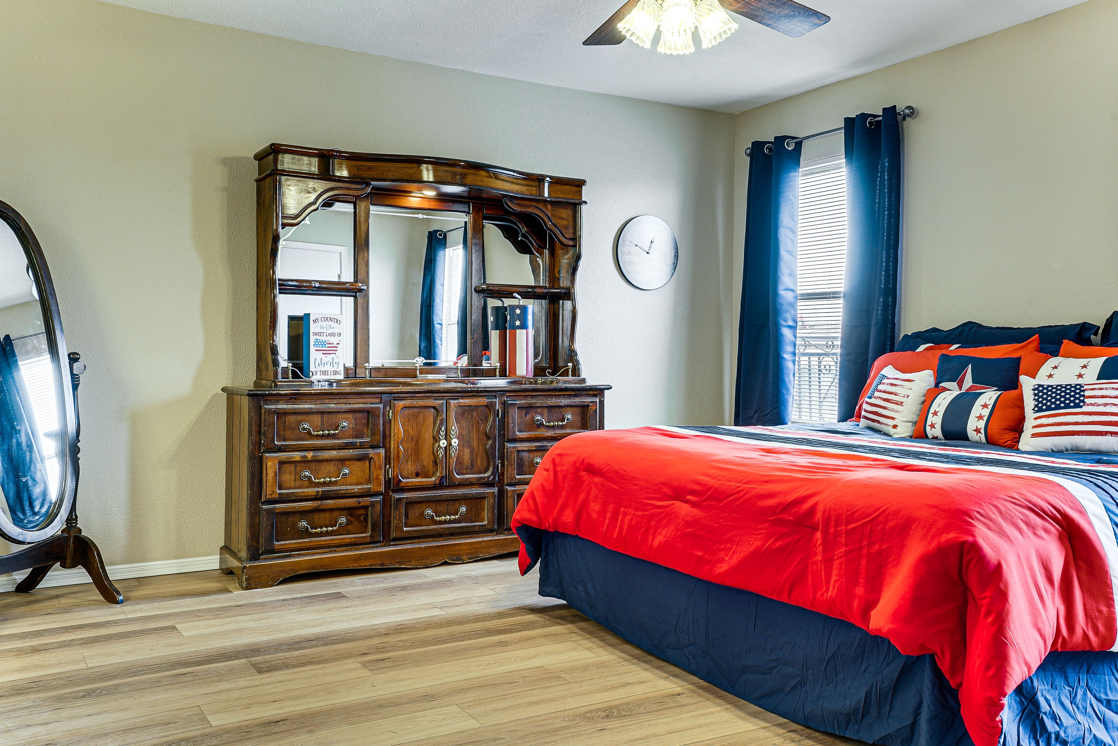 Bedroom 1 | King Bed