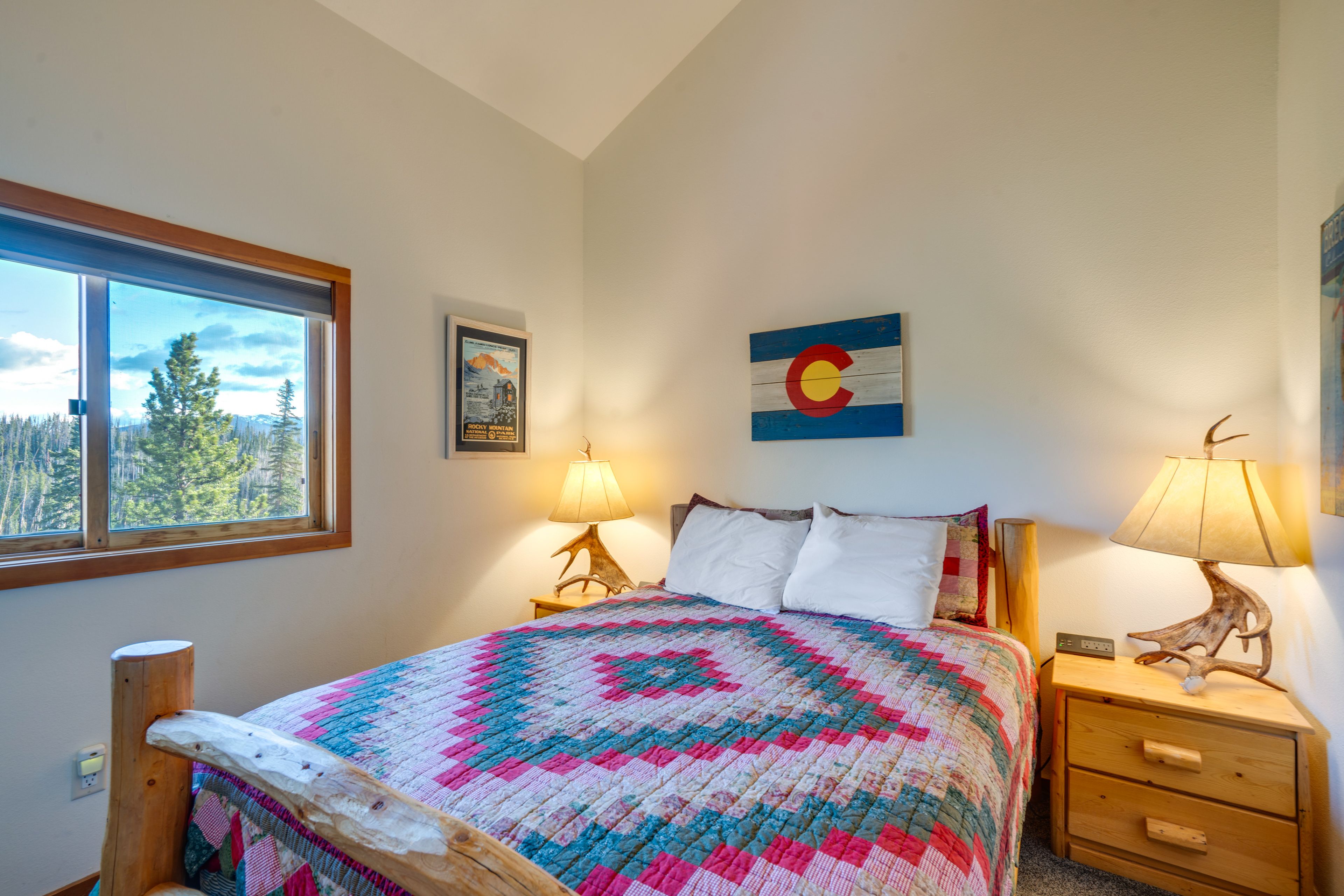 Bedroom 2 | Queen Bed | 1st Floor