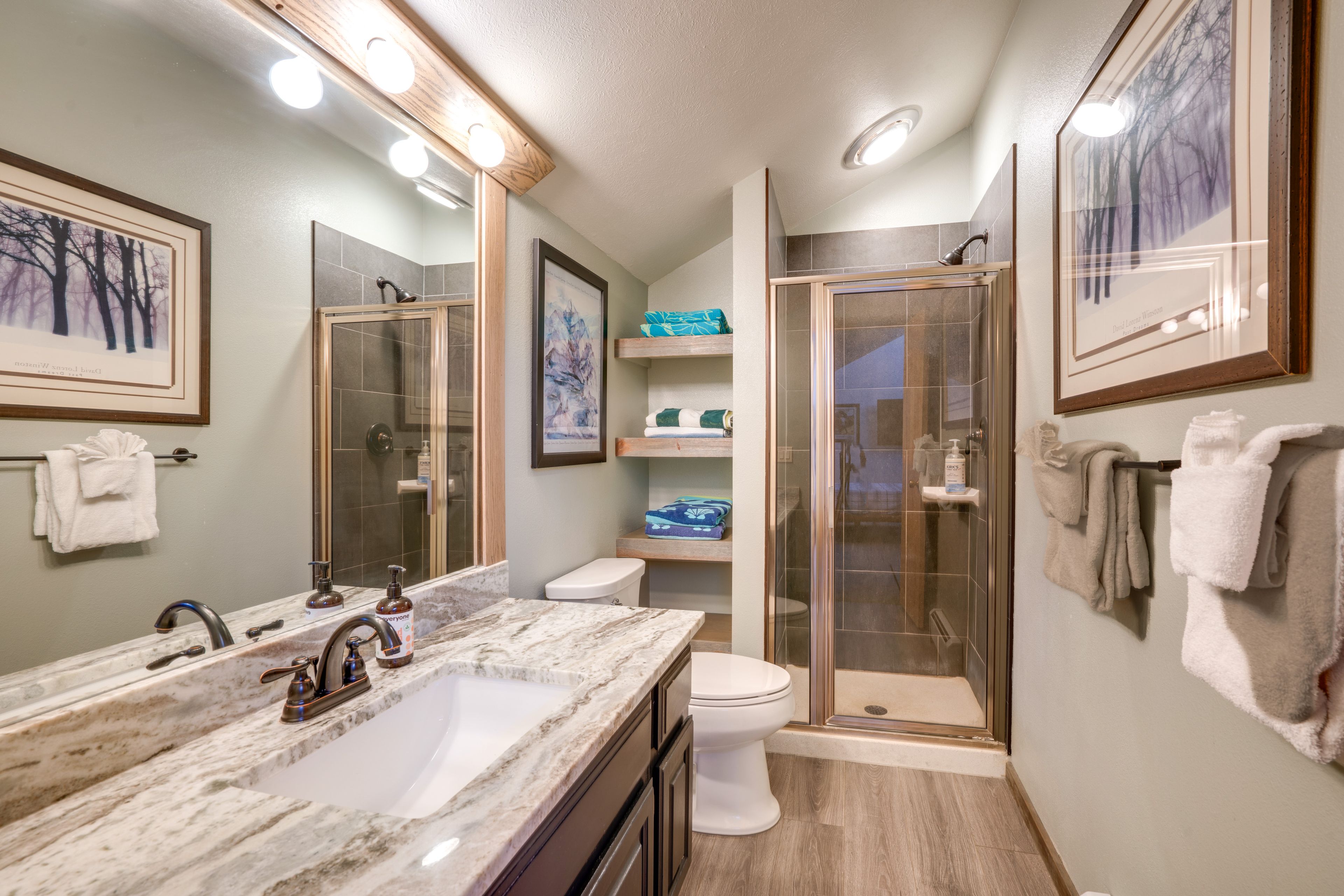 Full Bathroom | 2nd Floor