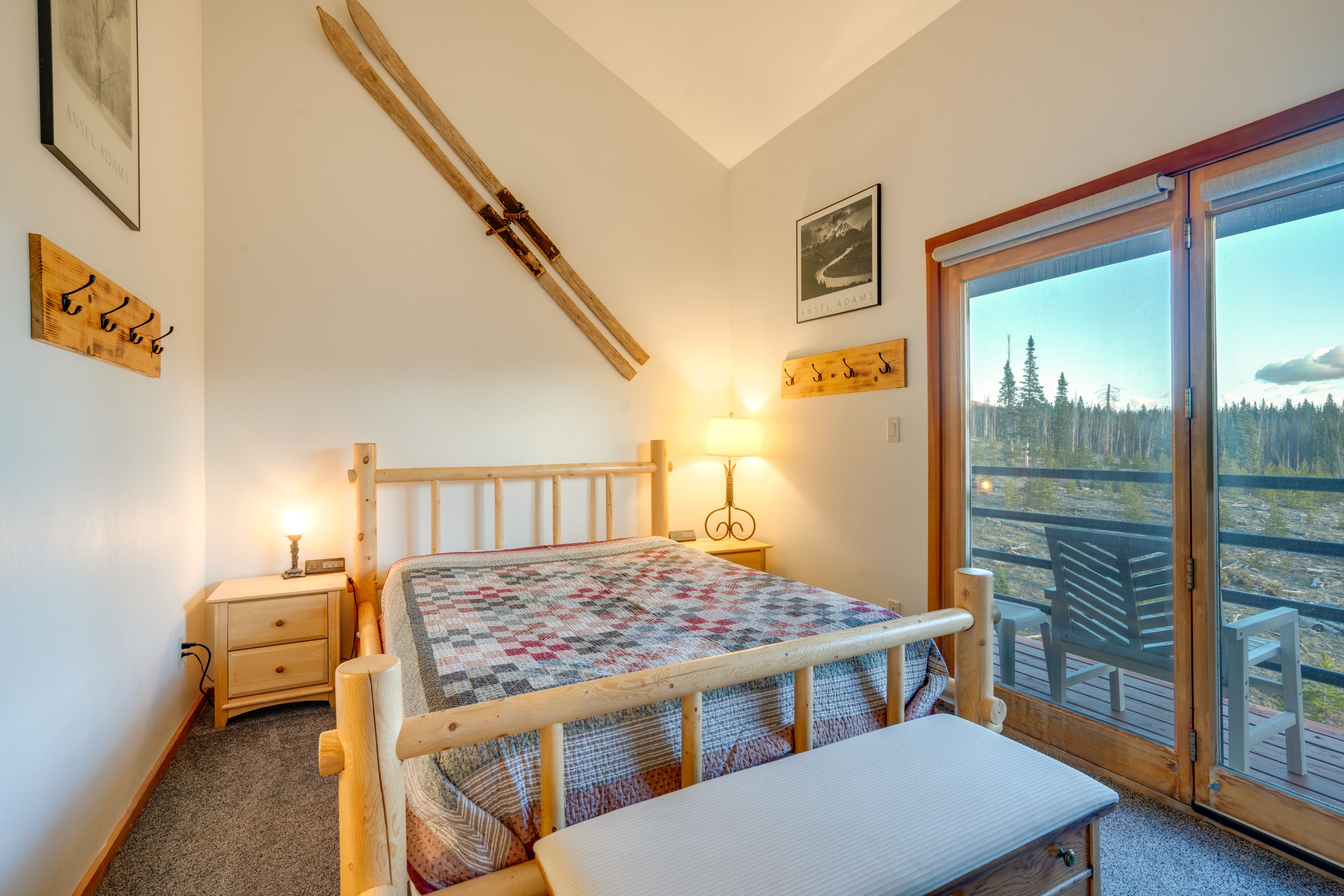 Bedroom 1 | Queen Bed | 1st Floor