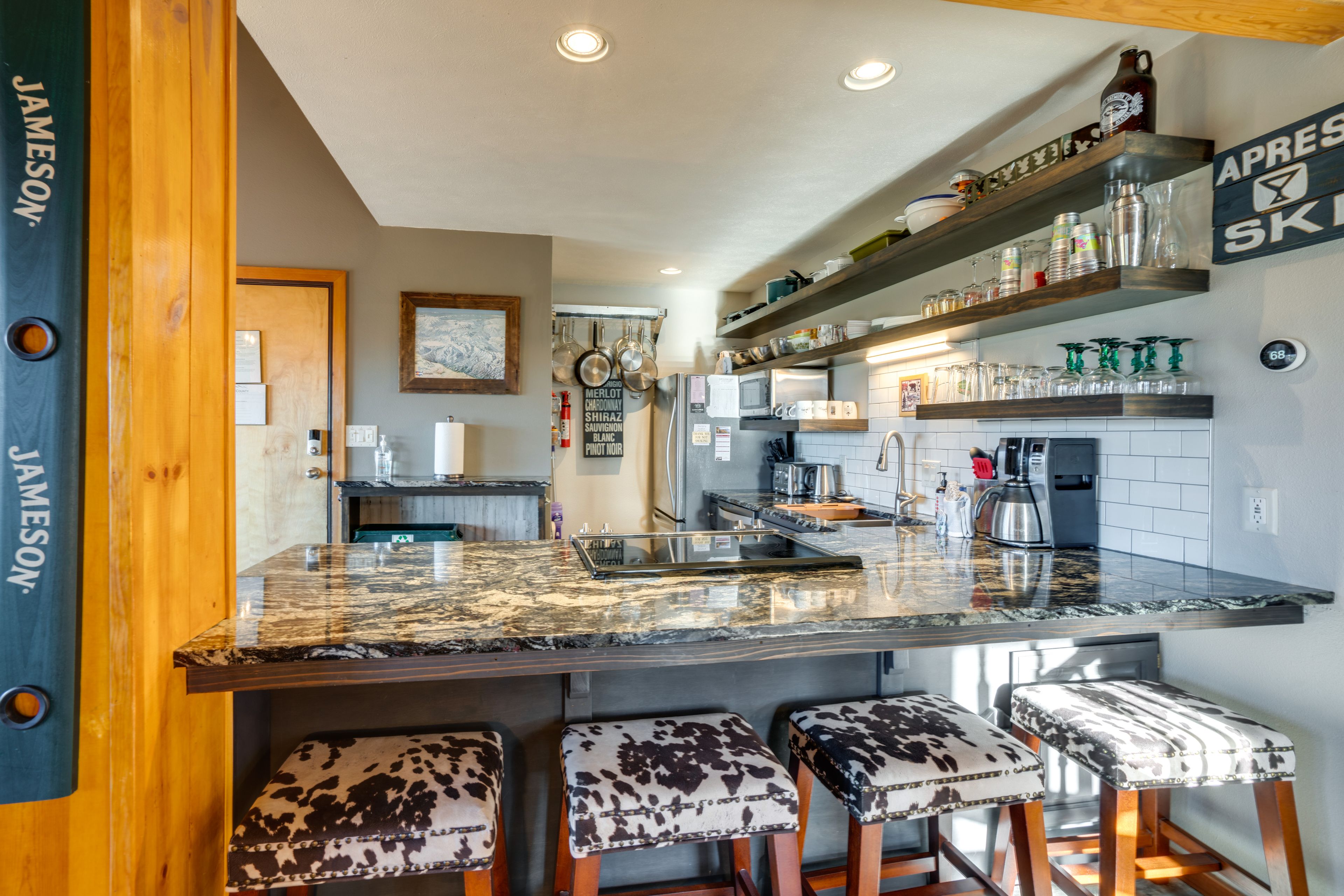 Breakfast Bar | Kitchen | 1st Floor