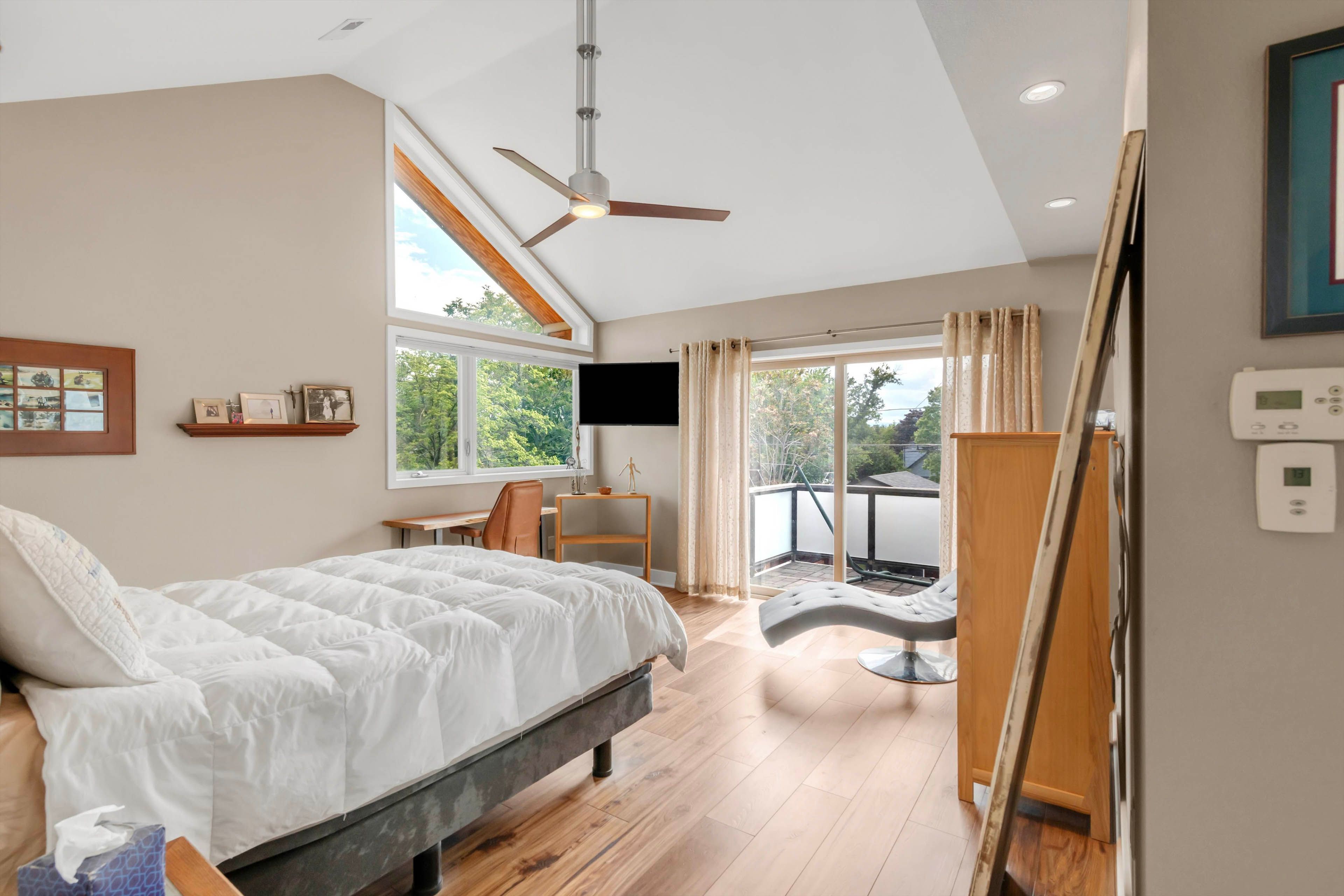 Bedroom 1 | Queen Bed | 2nd Floor | En-Suite Bathroom