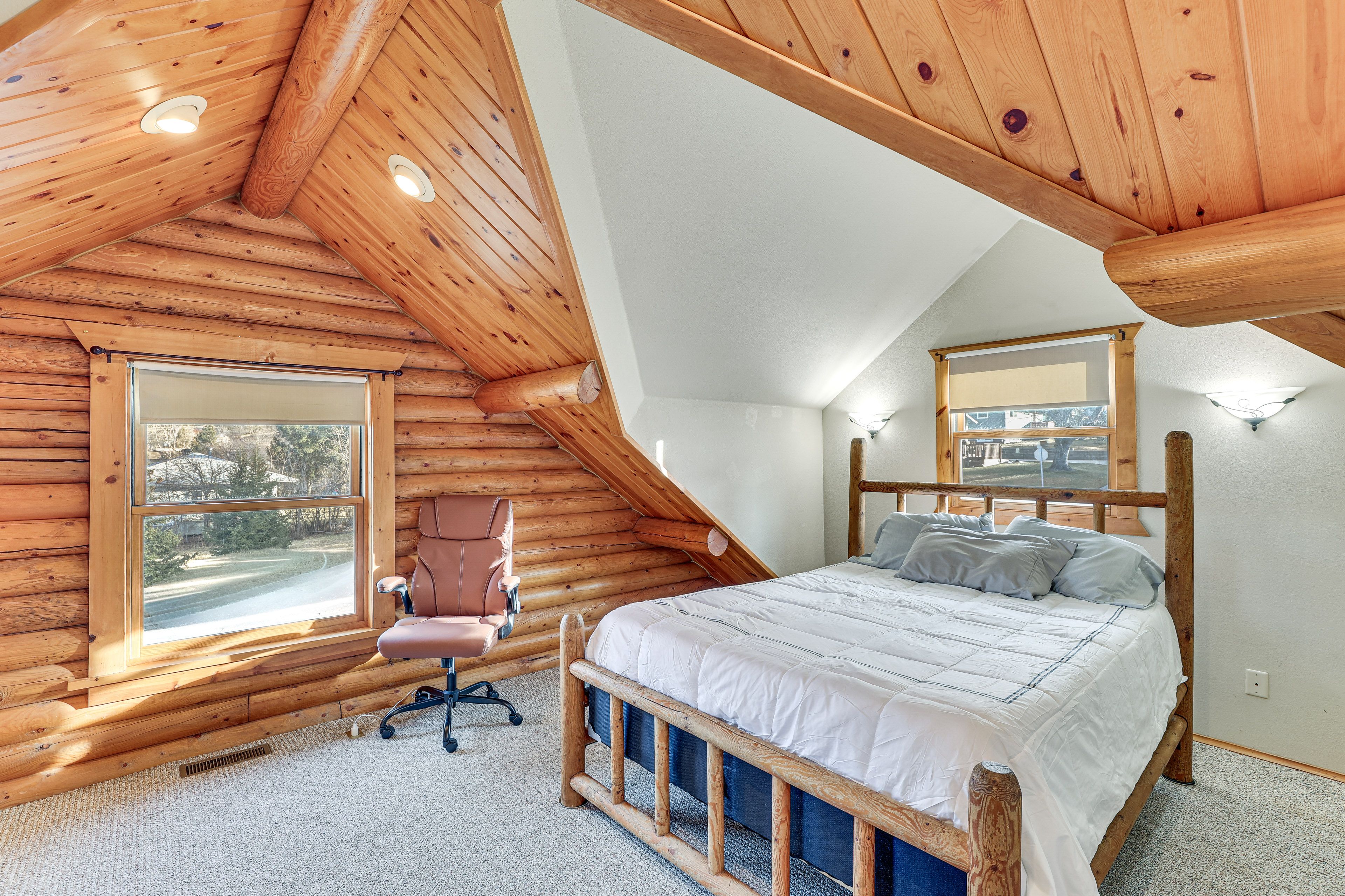 Bedroom 1 (Loft) | Queen Bed | En-Suite Bathroom | 2nd Floor