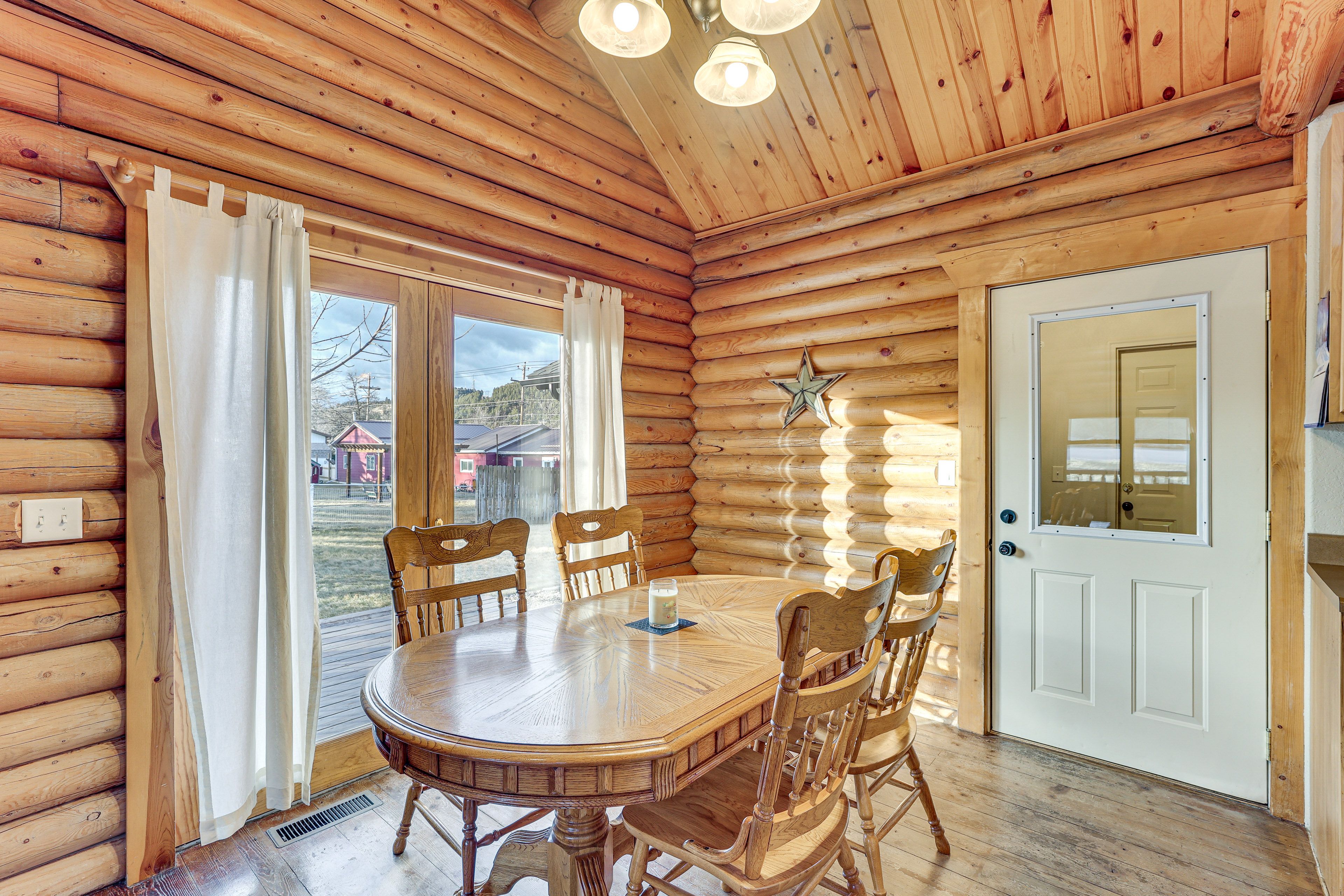 Dining Area | Dishes & Flatware Provided | 1st Floor