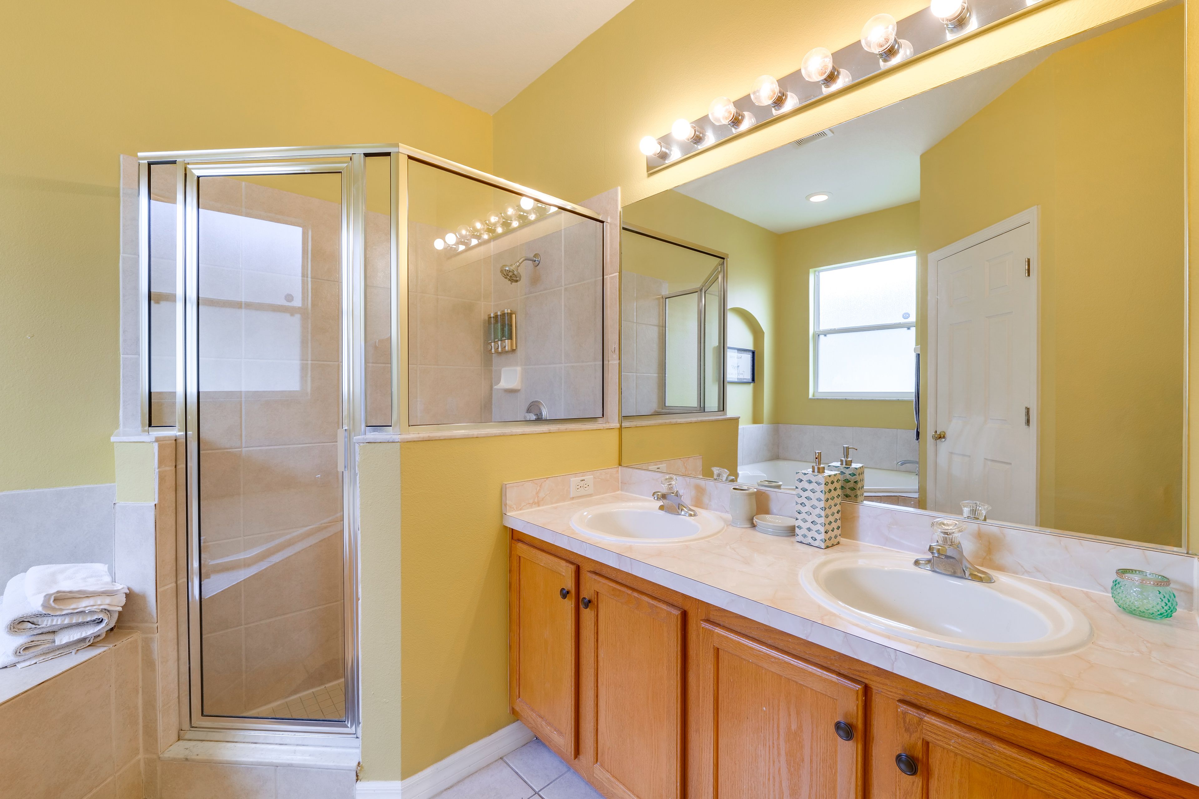 Full Bathroom | 1st Floor