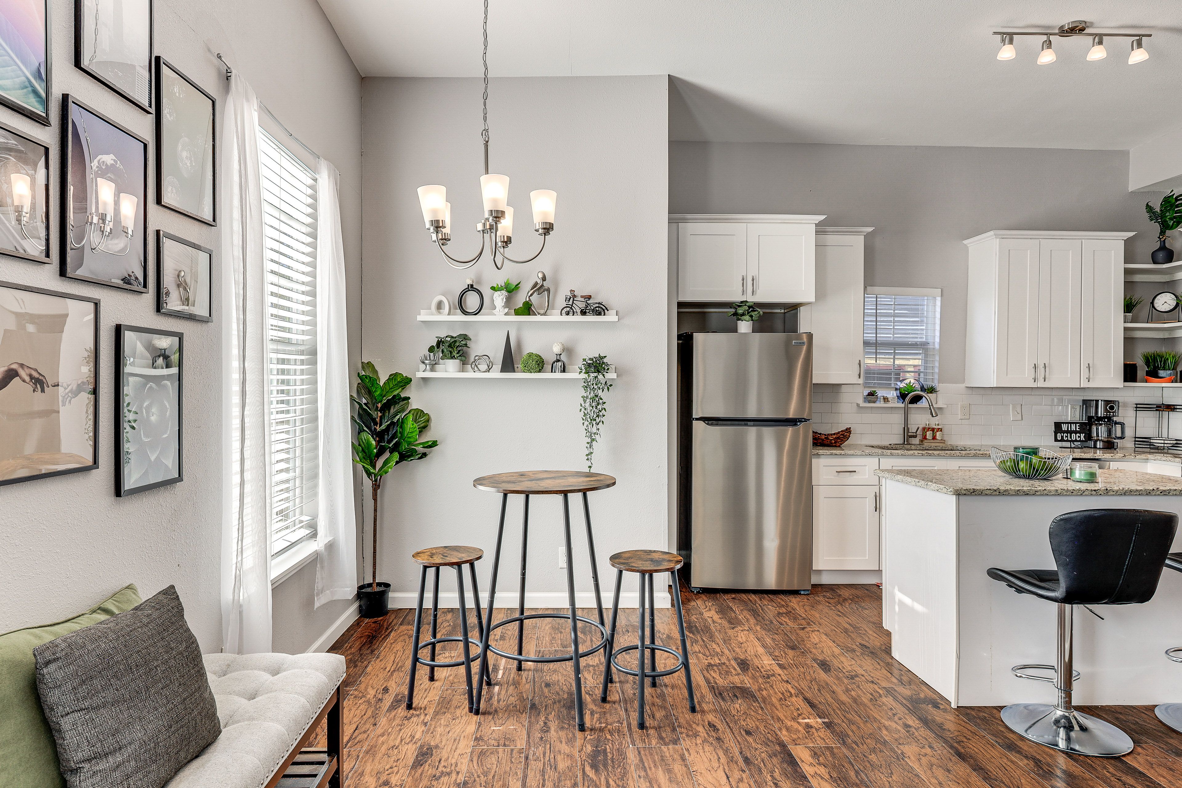 Dining Area | Dishware/Flatware