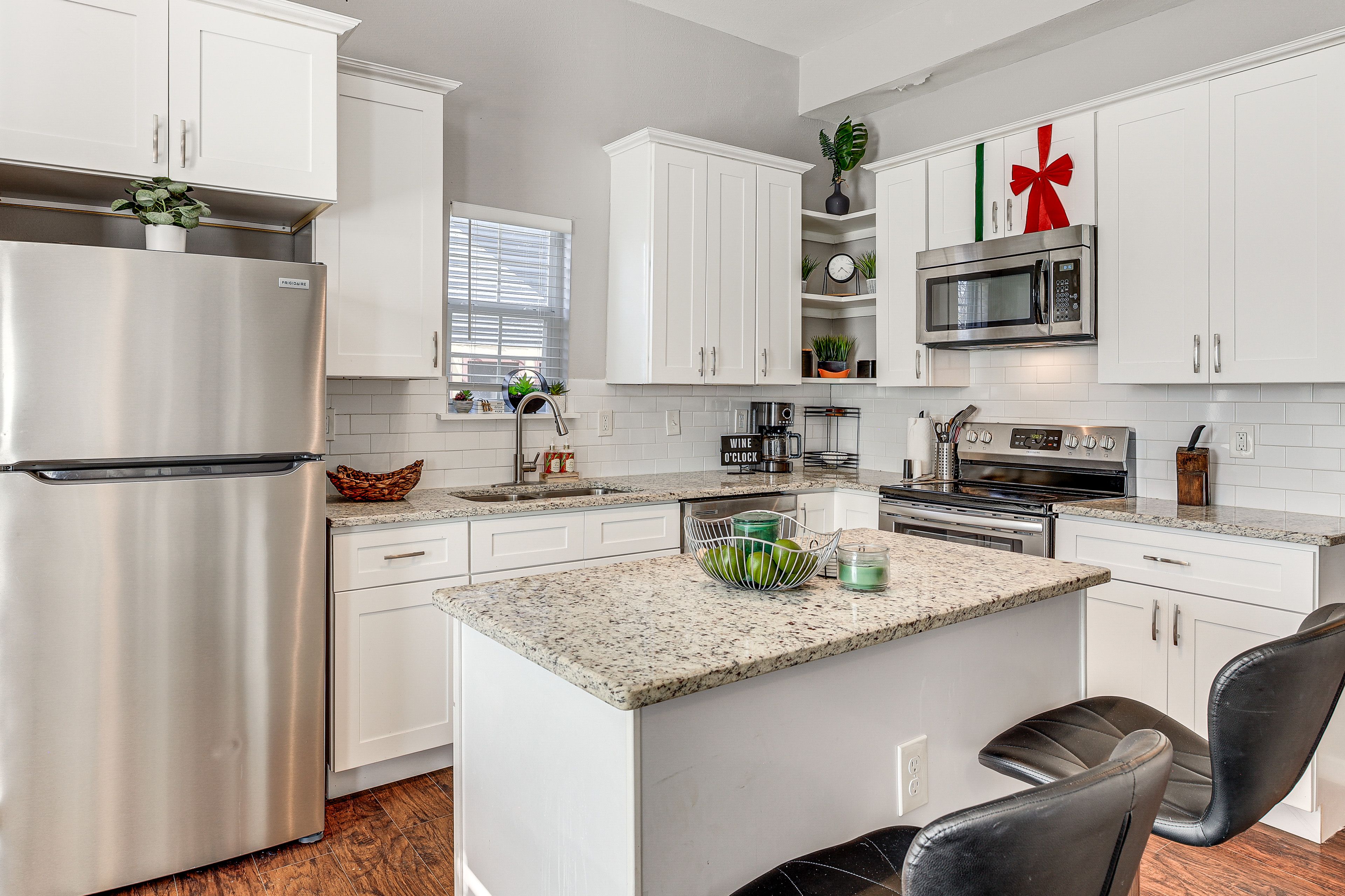 San Antonio Vacation Rental | 3BR | 2BA | 1,400 Sq Ft | 3 Steps Required