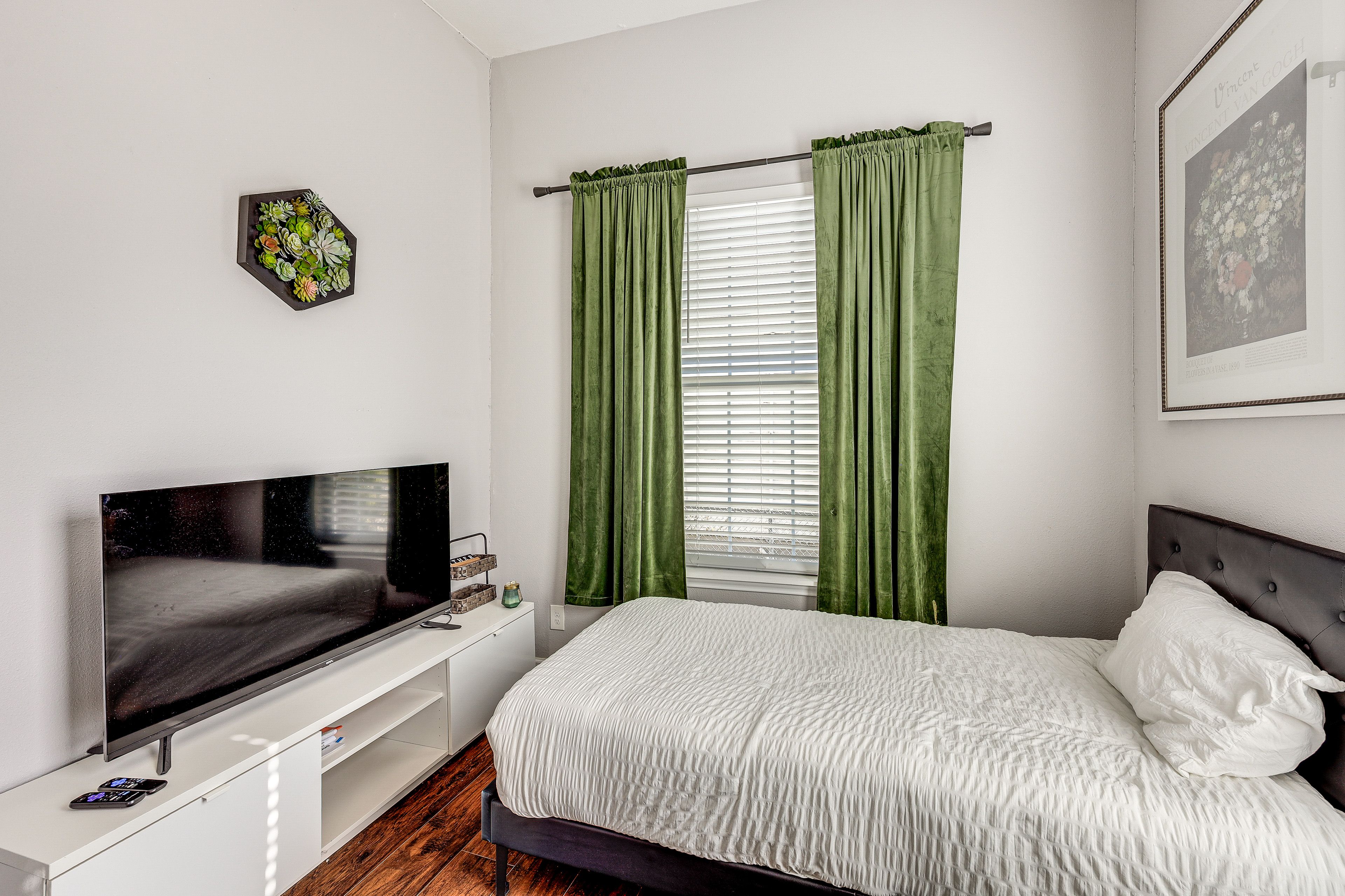 Bedroom 3 | Twin Bed | Laptop-Friendly Workspace