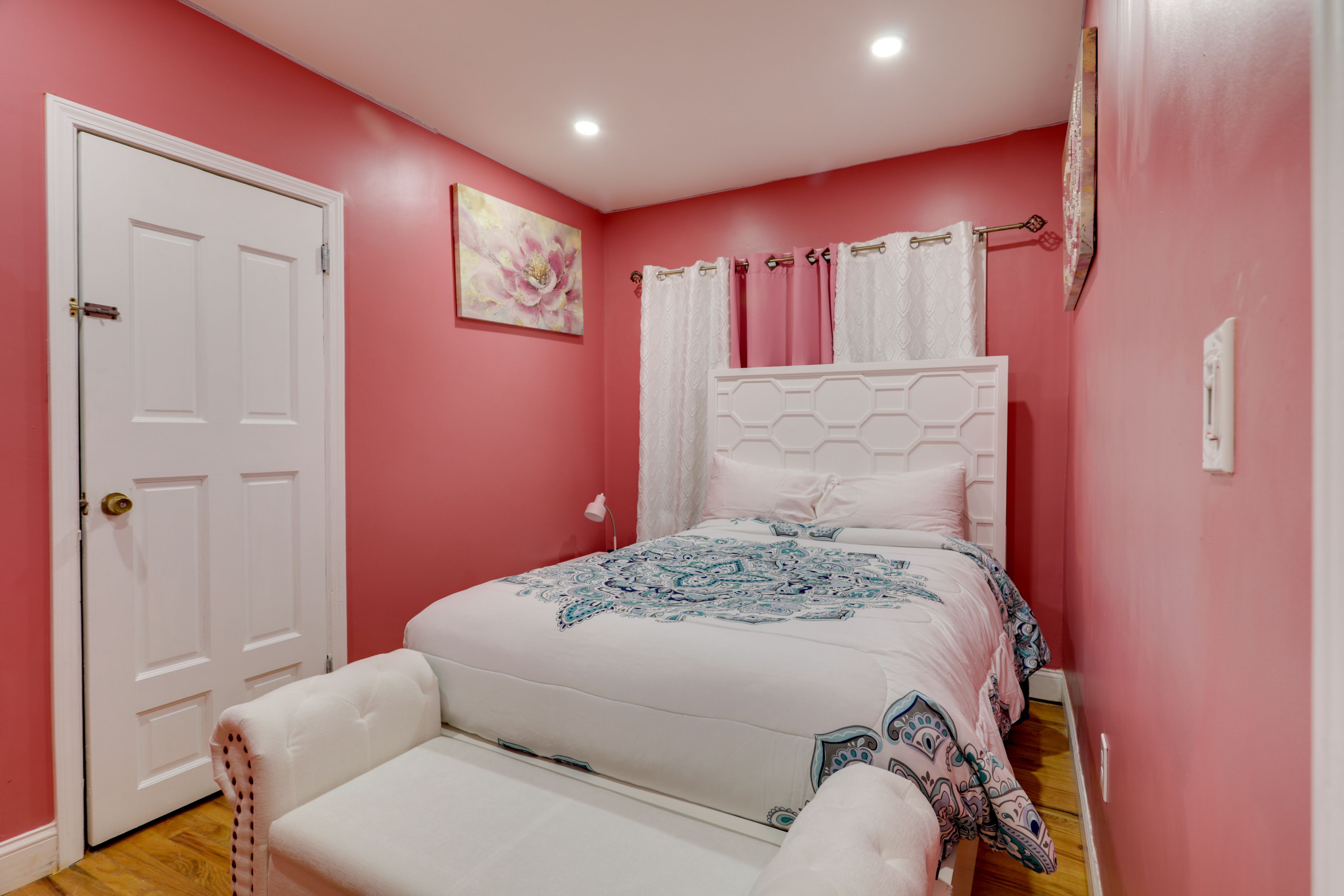 Bedroom 2 | Queen Bed | Smart TV