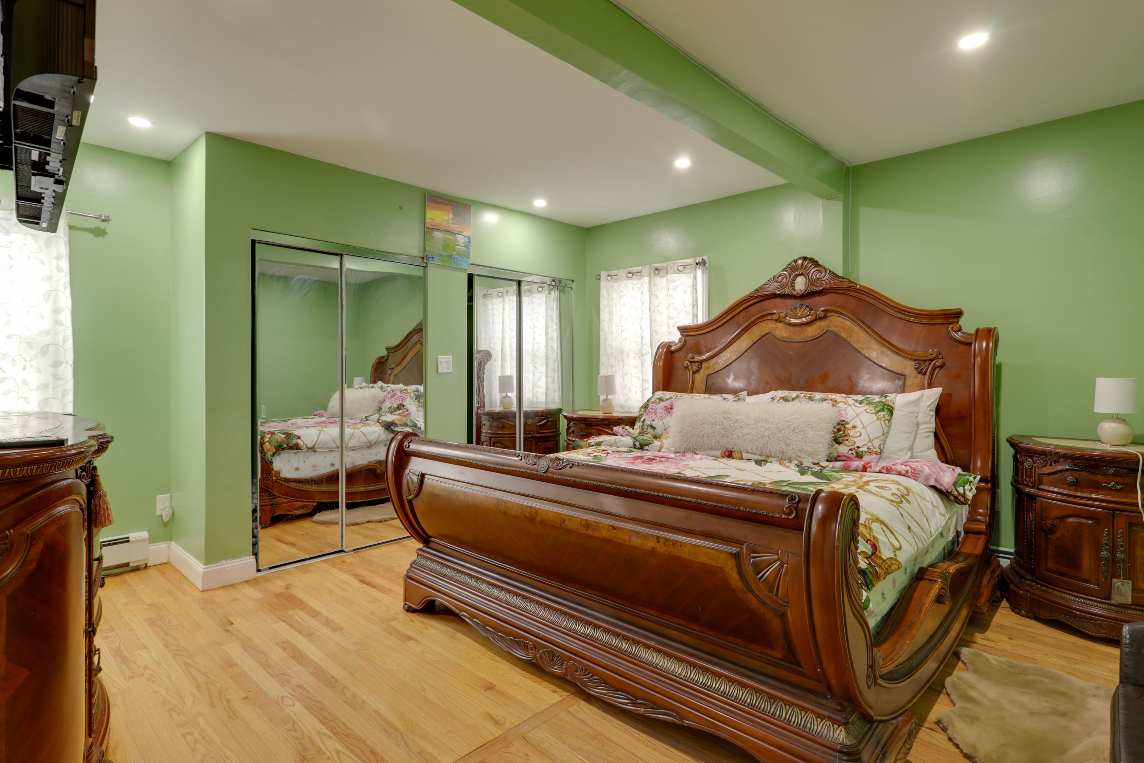 Bedroom 1 | King Bed | Smart TV