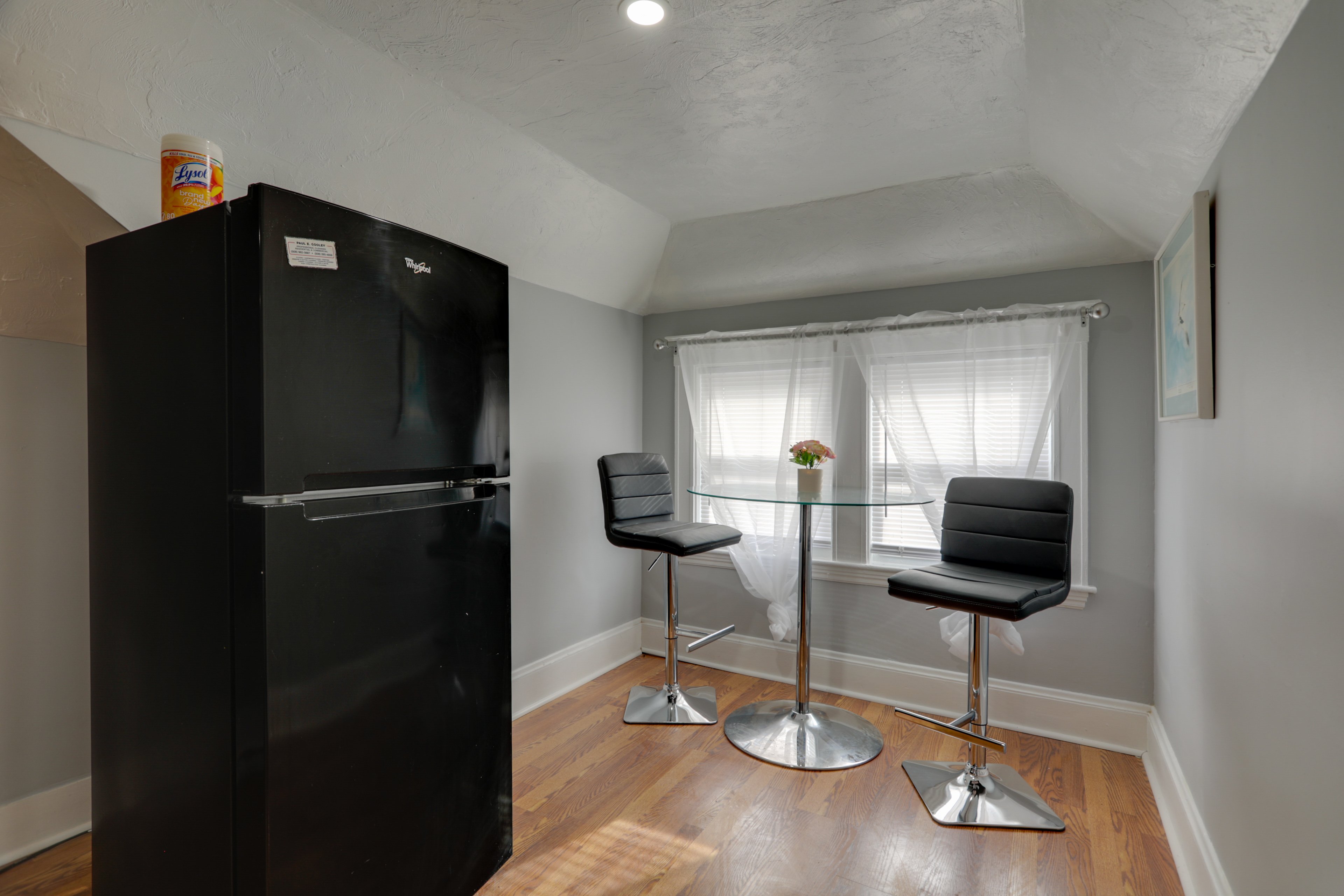 Dining Area | Free WiFi