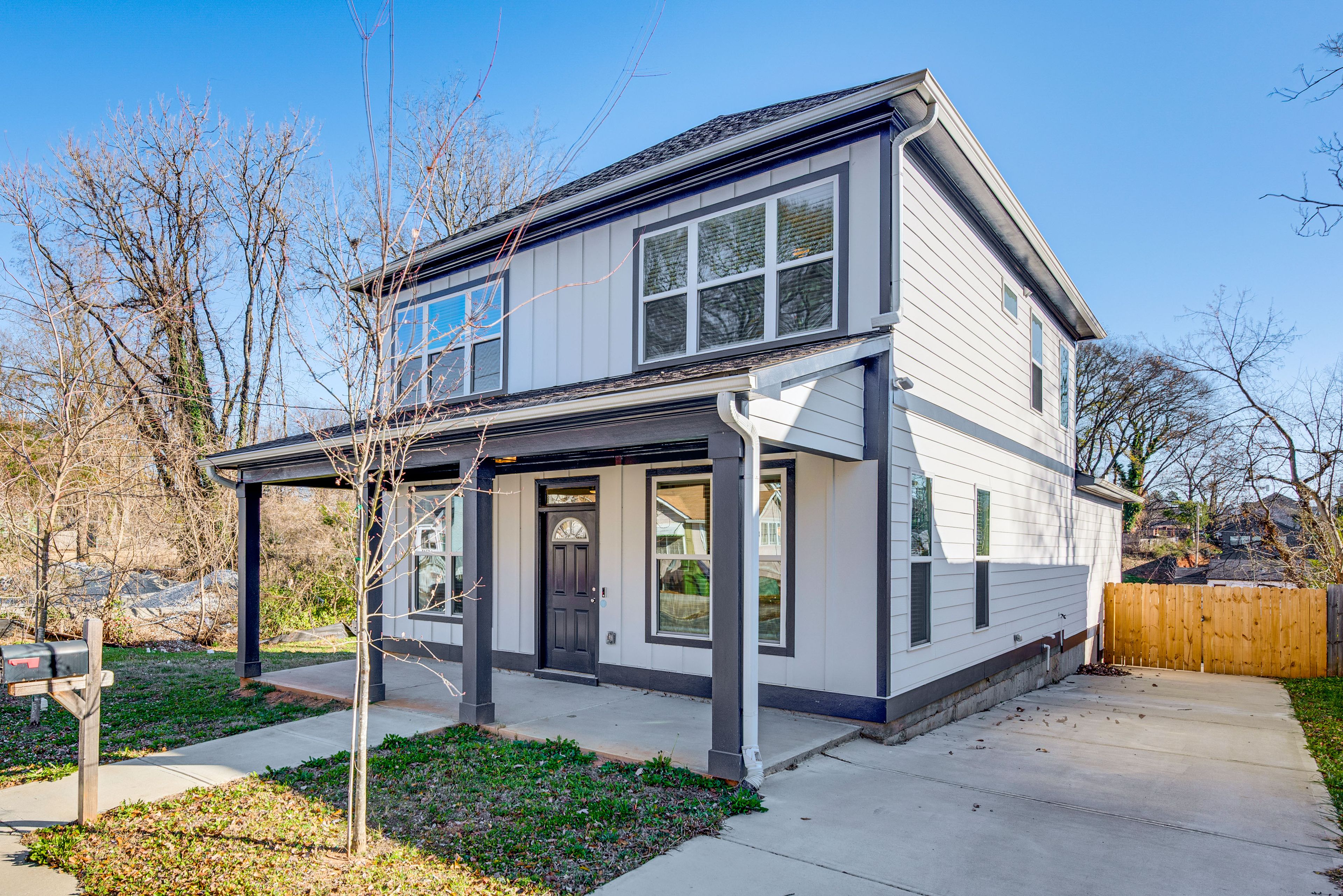 Parking | Driveway (2 Vehicles) | Garage (2 Vehicles)