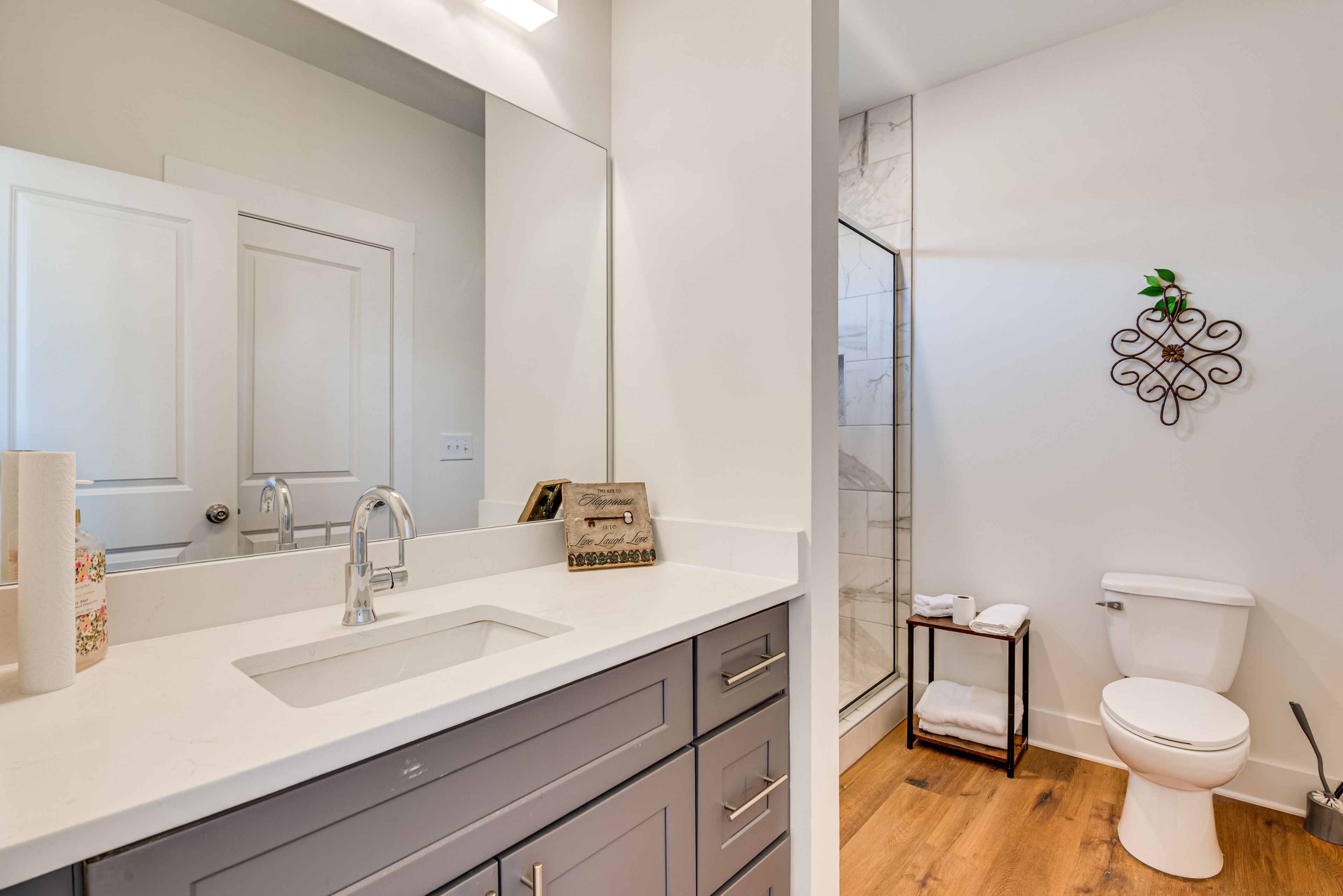 Full Bathroom | 1st Floor