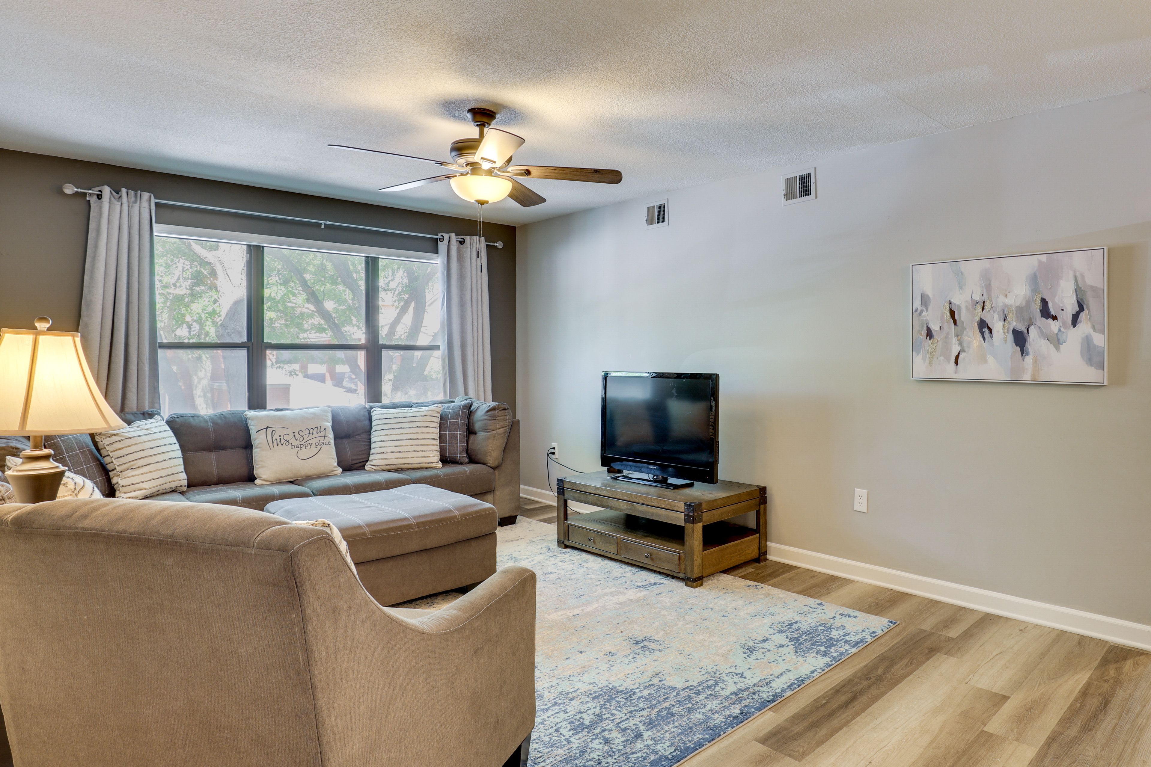 Living Room | Smart TV