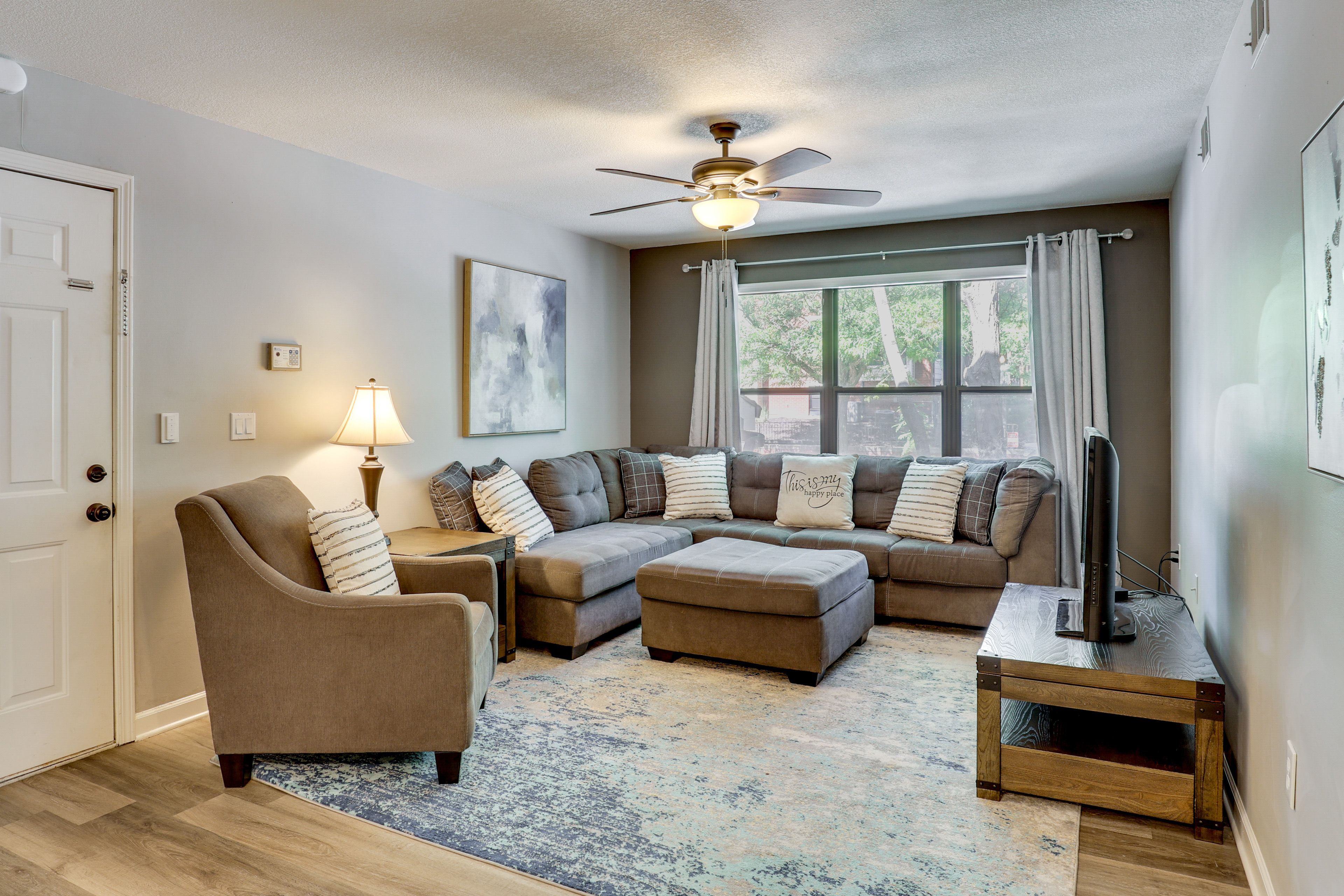 Kansas City Vacation Rental | 2BR | 1BA | 792 Sq Ft