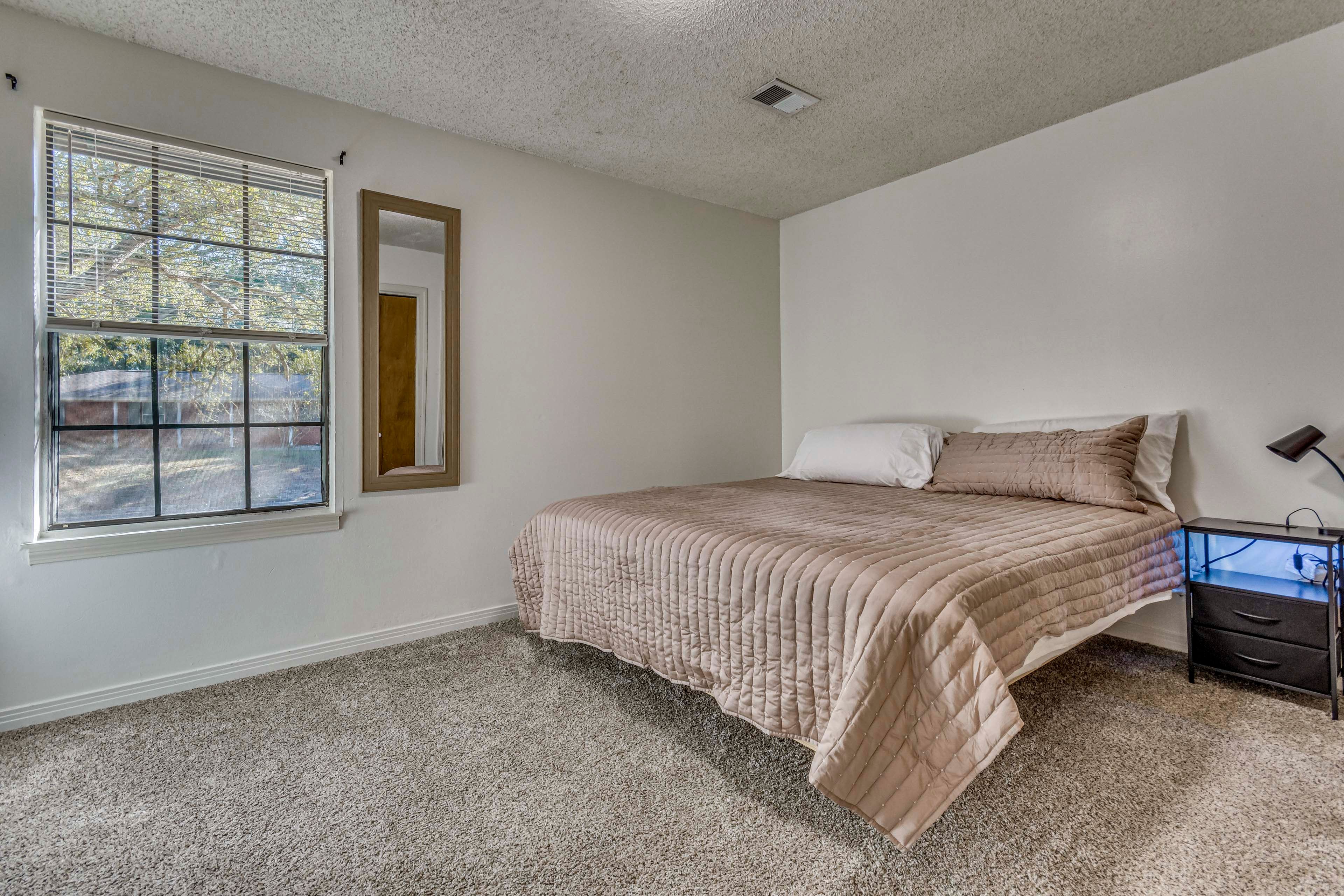 Bedroom 1 | King Bed