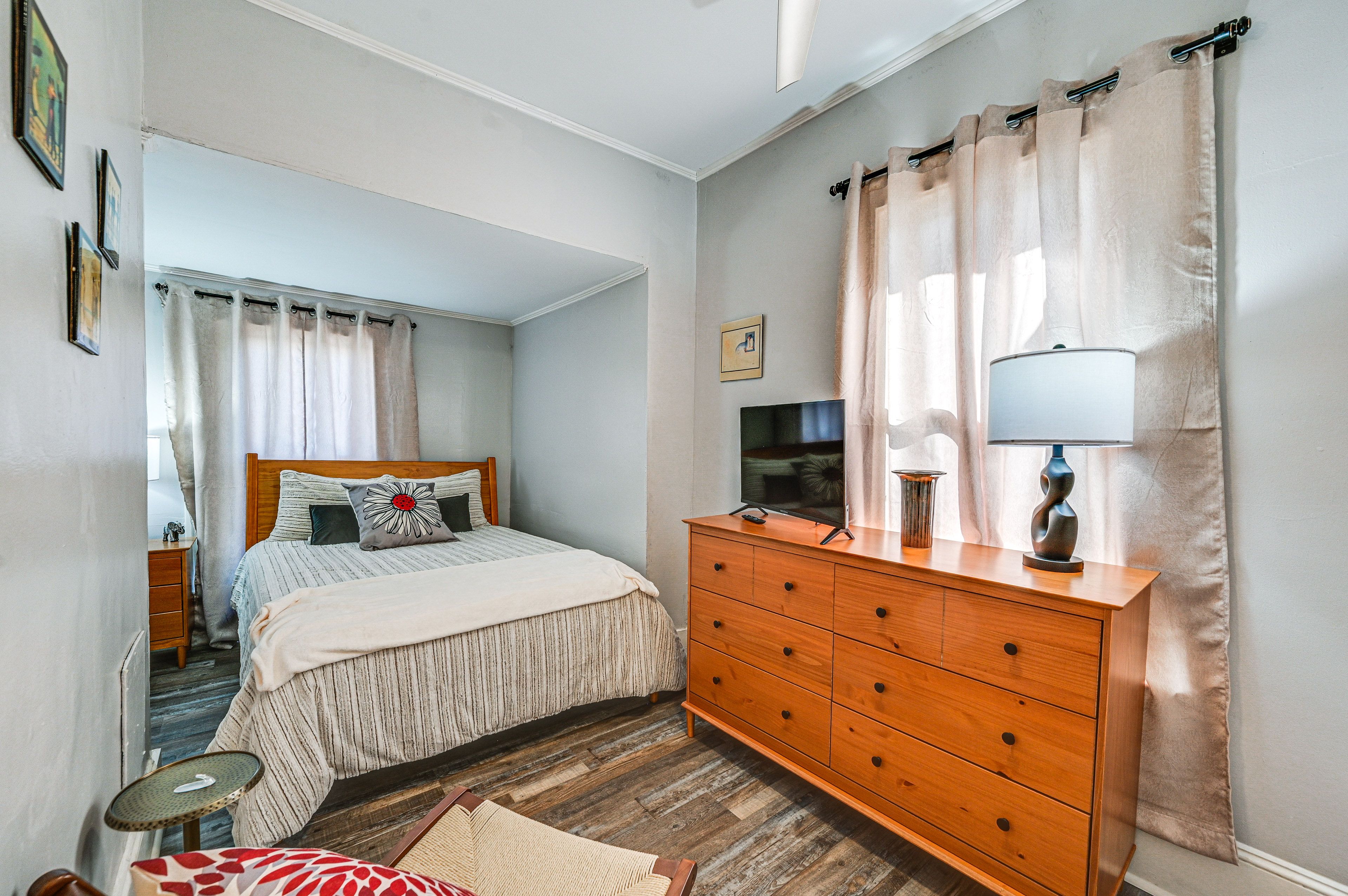 Bedroom 2 | Queen Bed