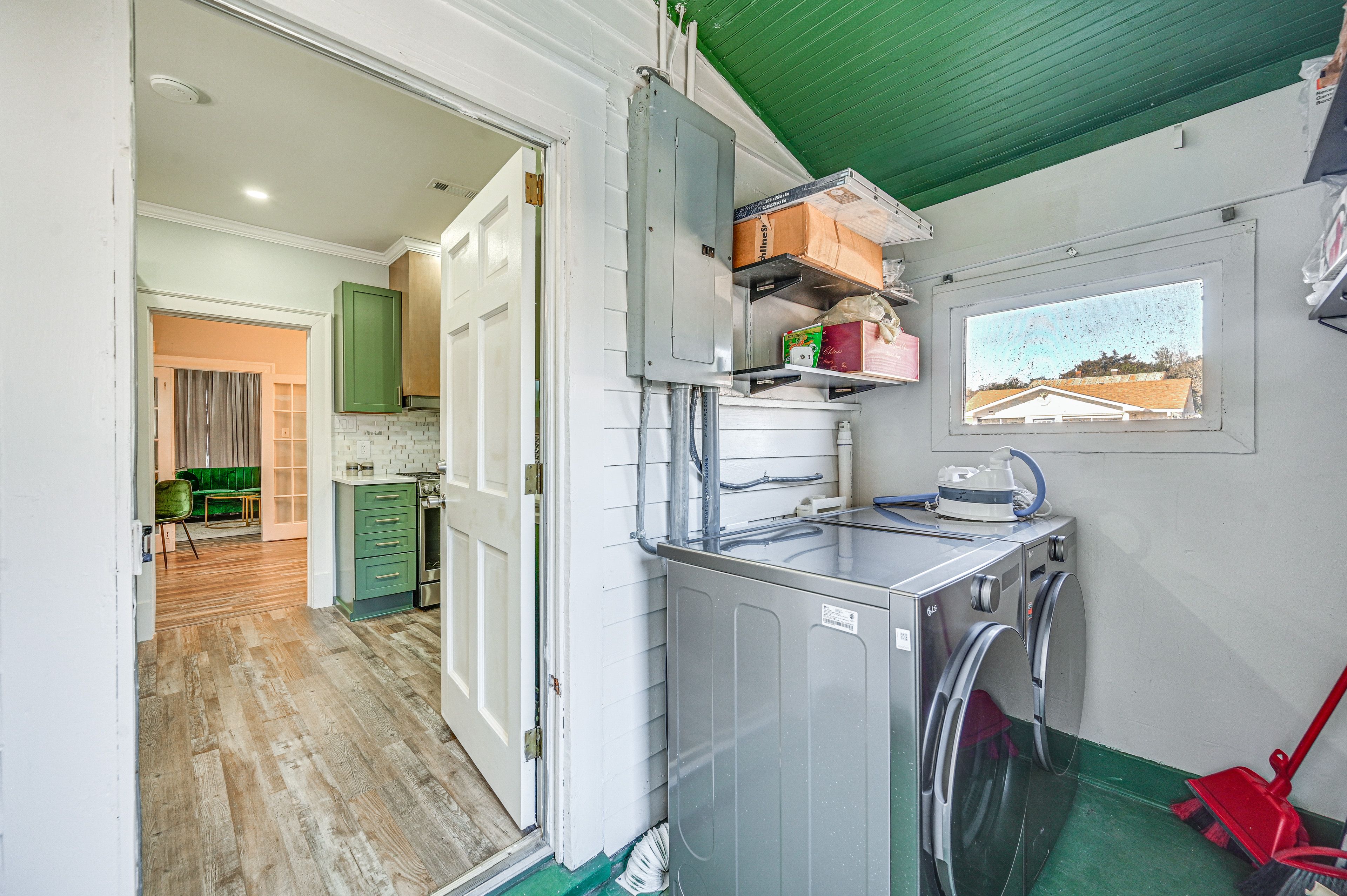 Laundry Room | Washer & Dryer