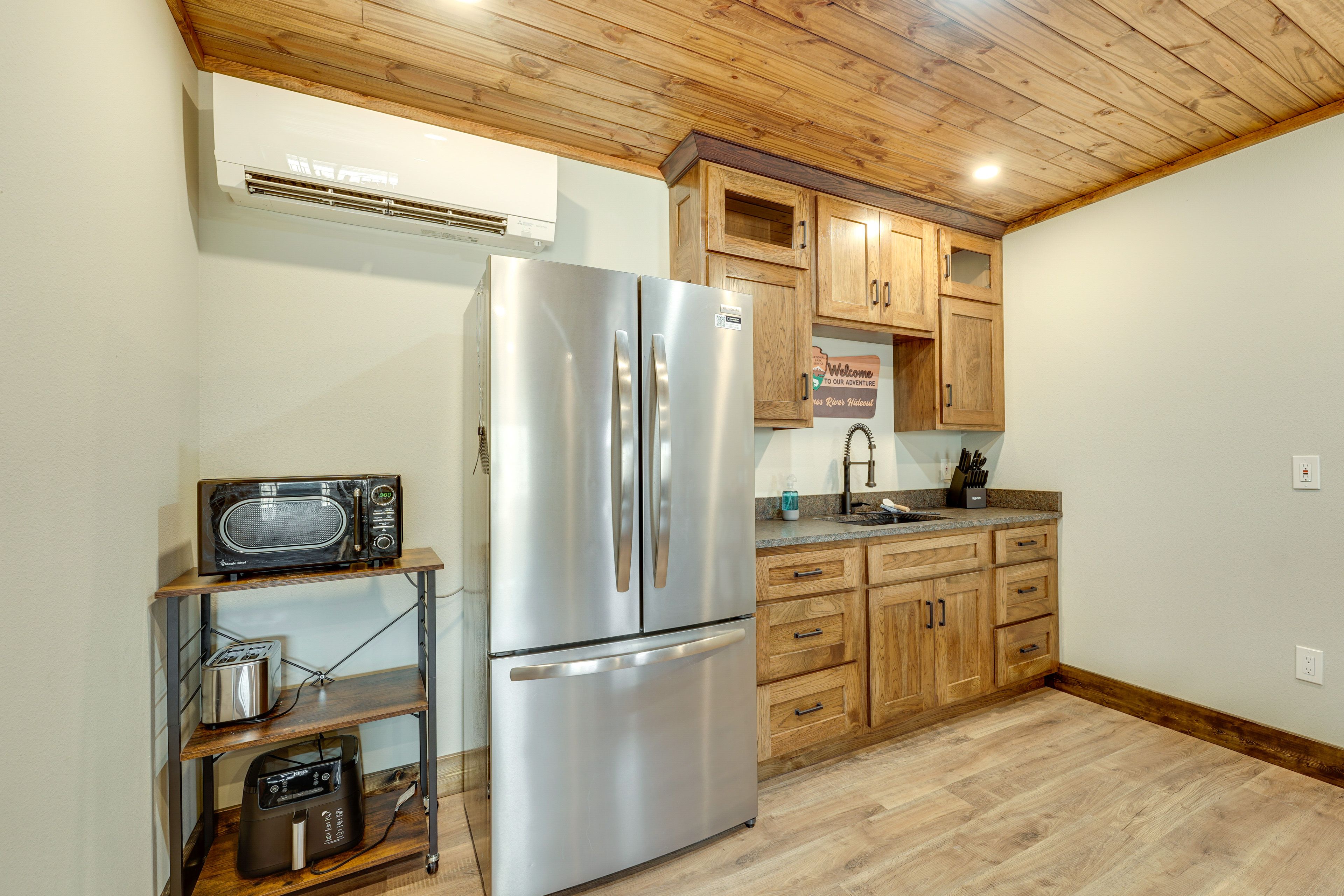 Kitchen | Main Level