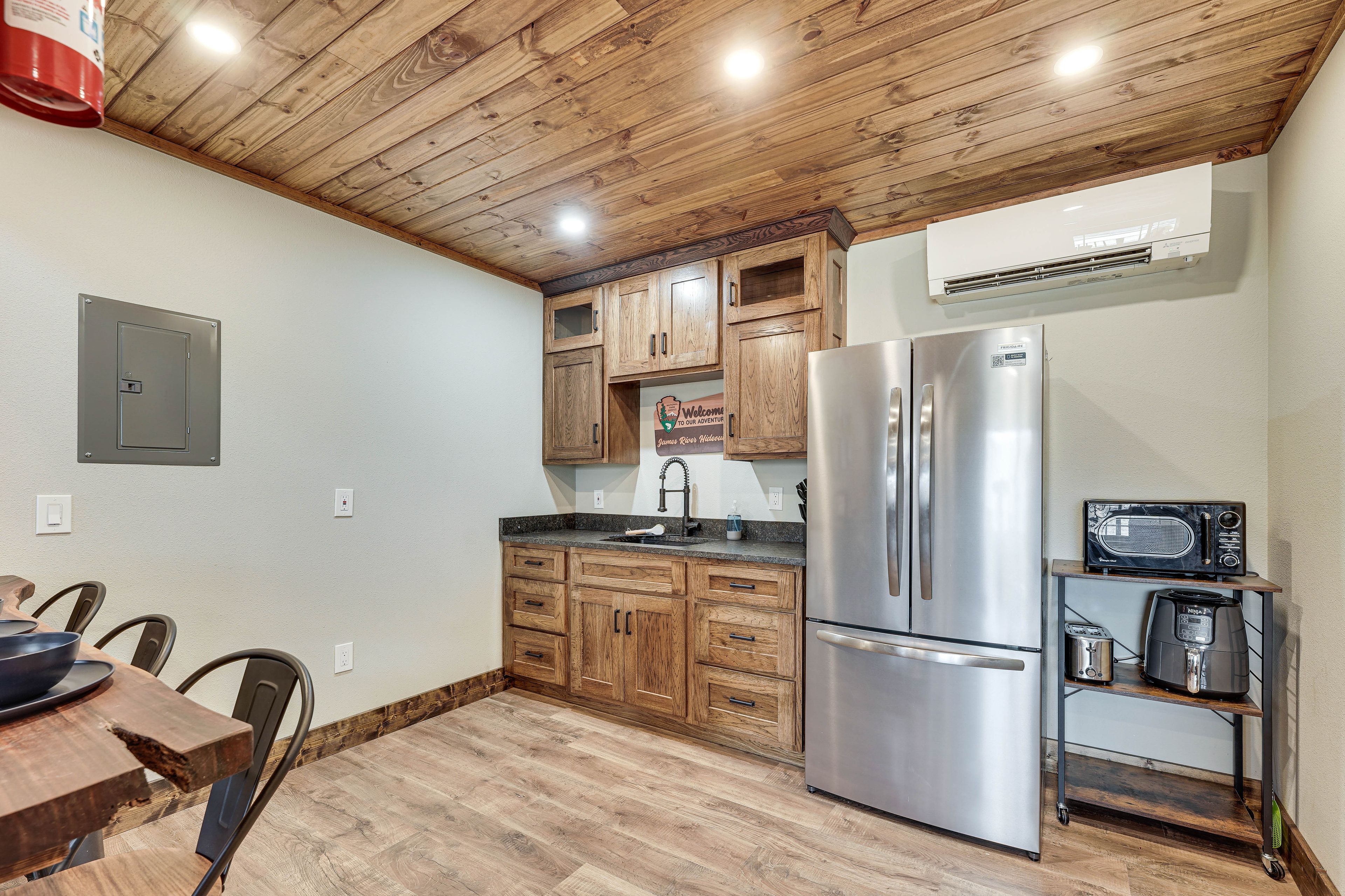 Kitchen | Main Level