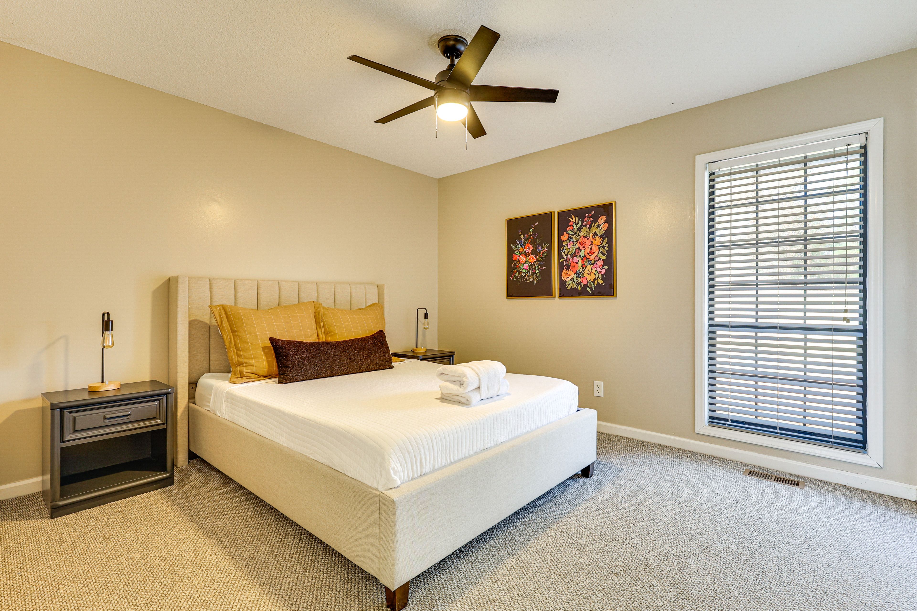 Bedroom 2 | Queen Bed