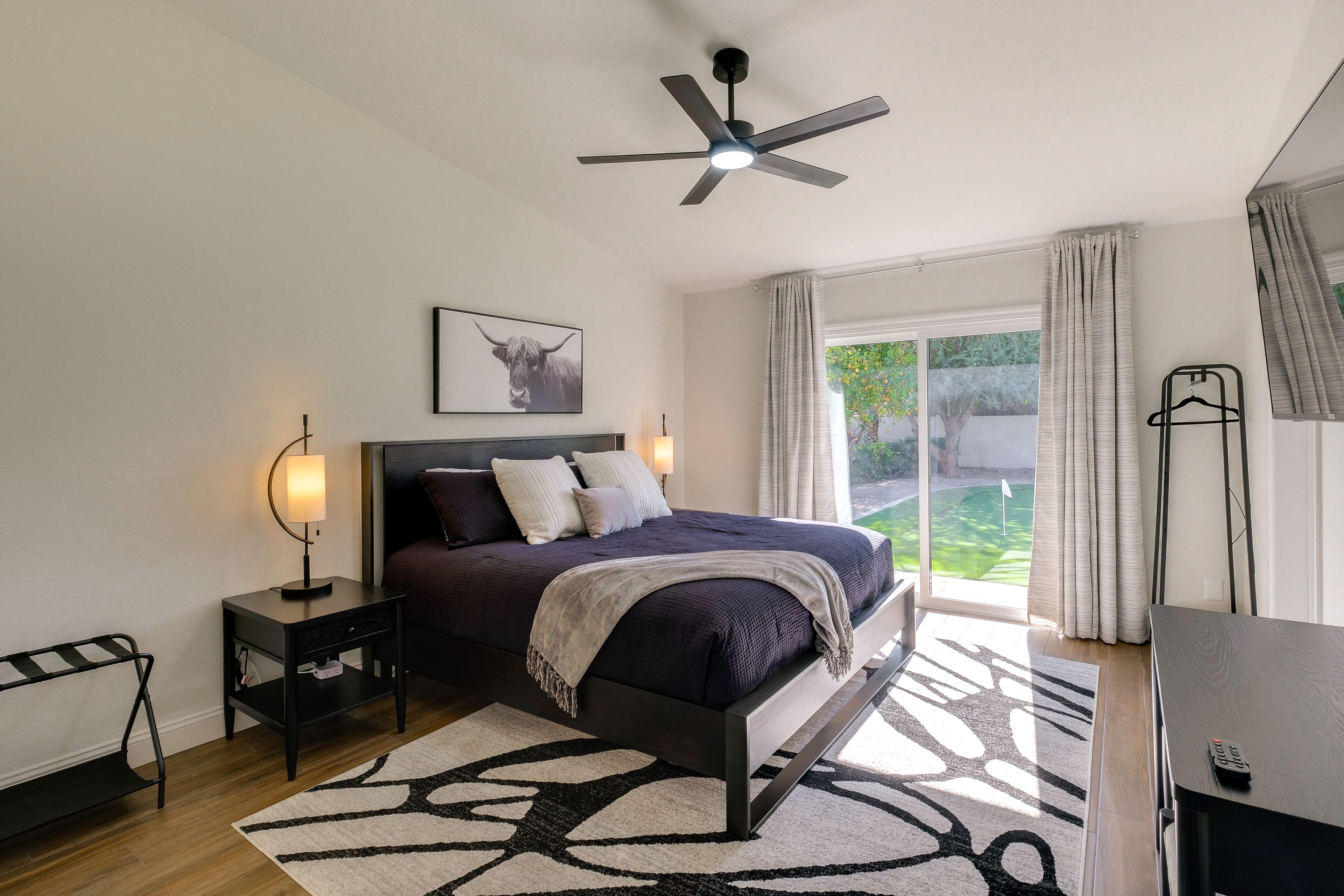 Bedroom 1 | King Bed