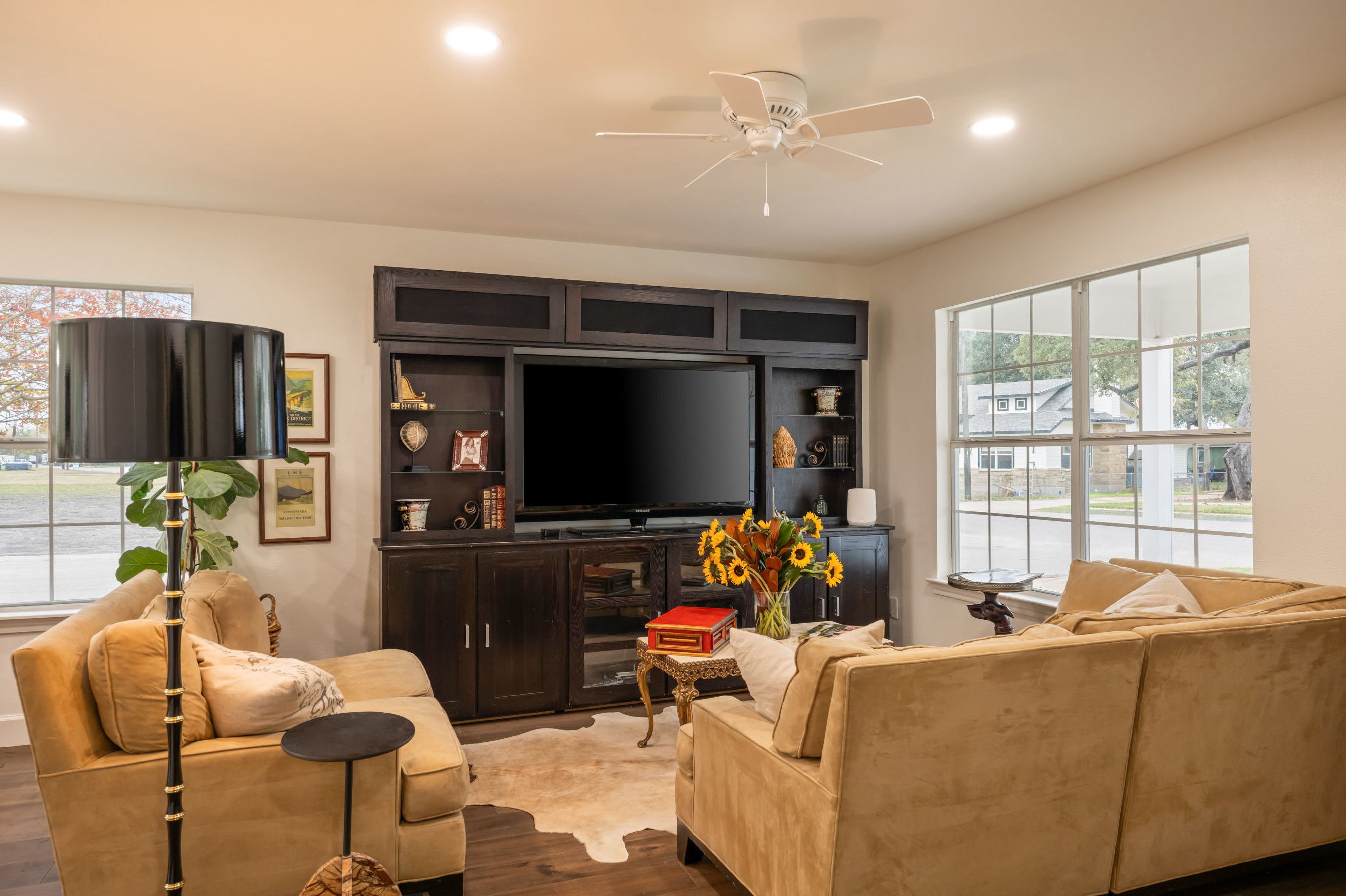 Living Room | Smart TV | Free WiFi | Board Games