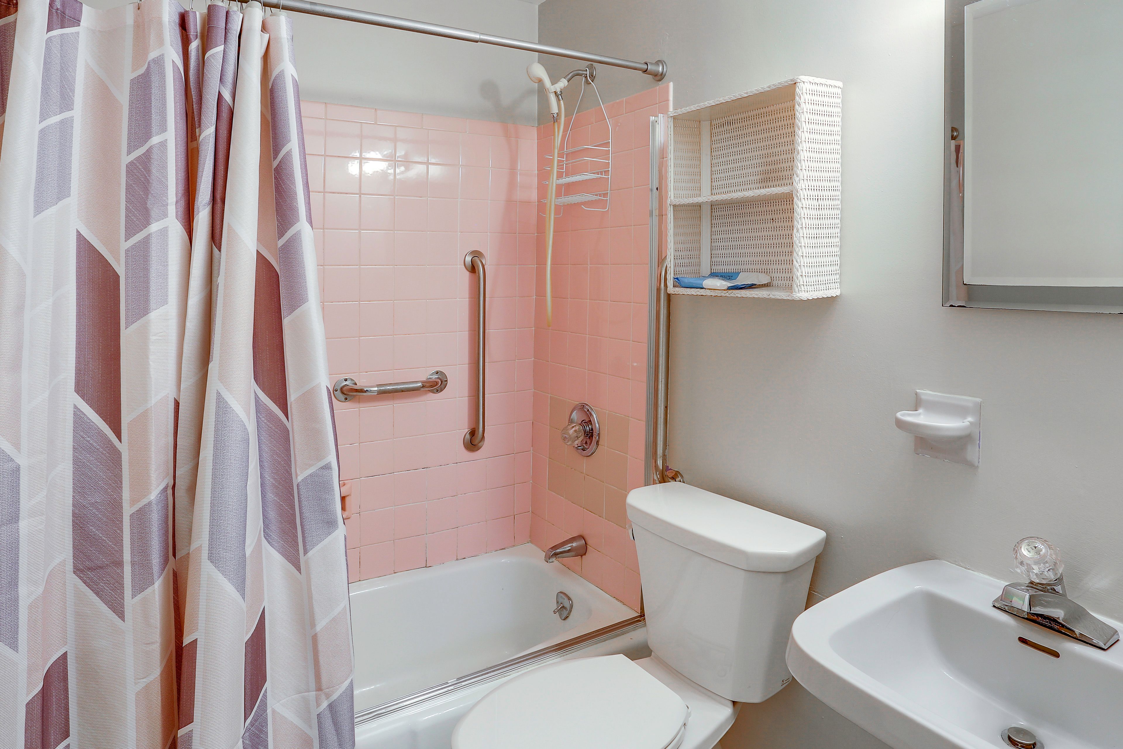 Full Bathroom | 1st Floor