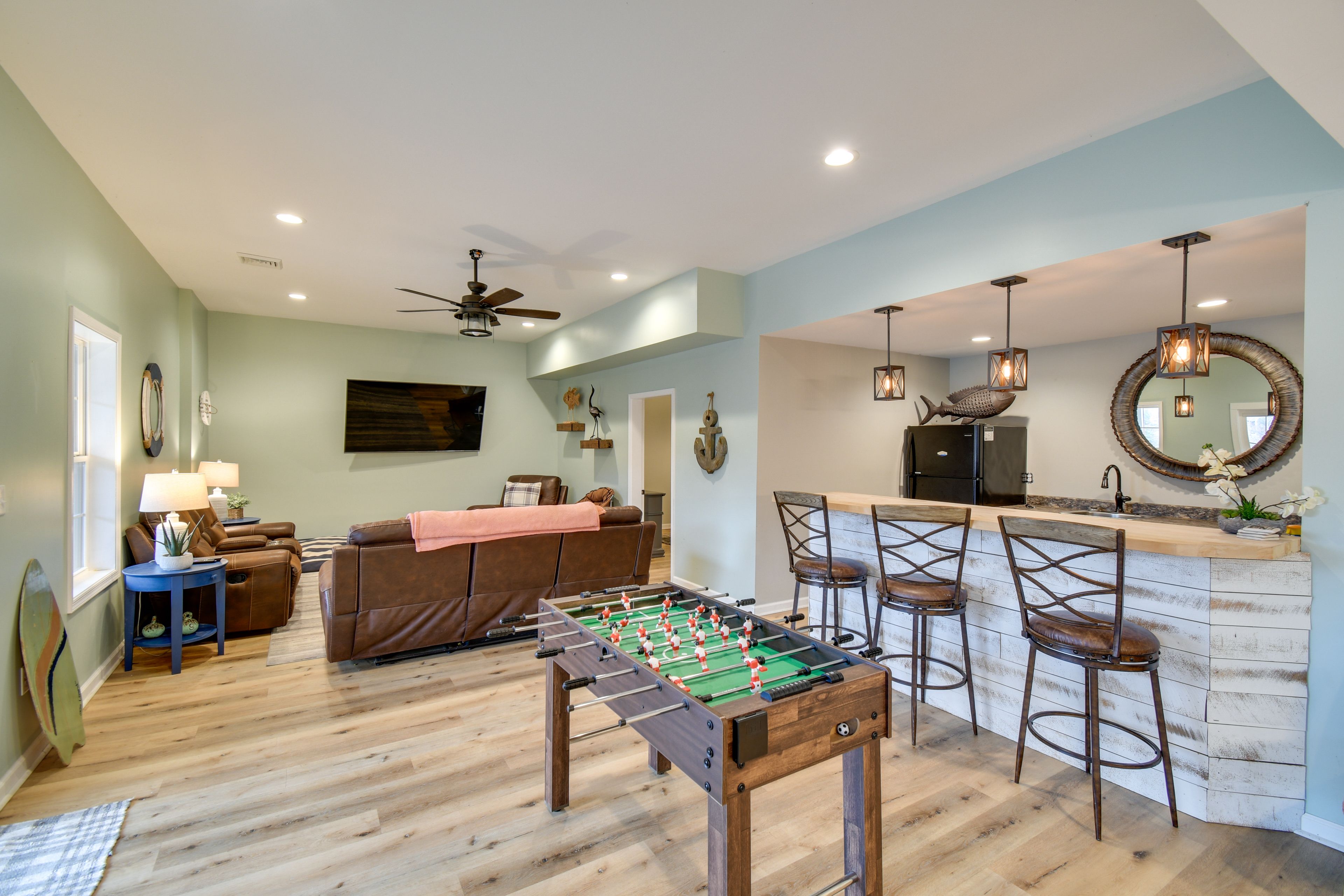 Lower-Level Lounge & Game Room