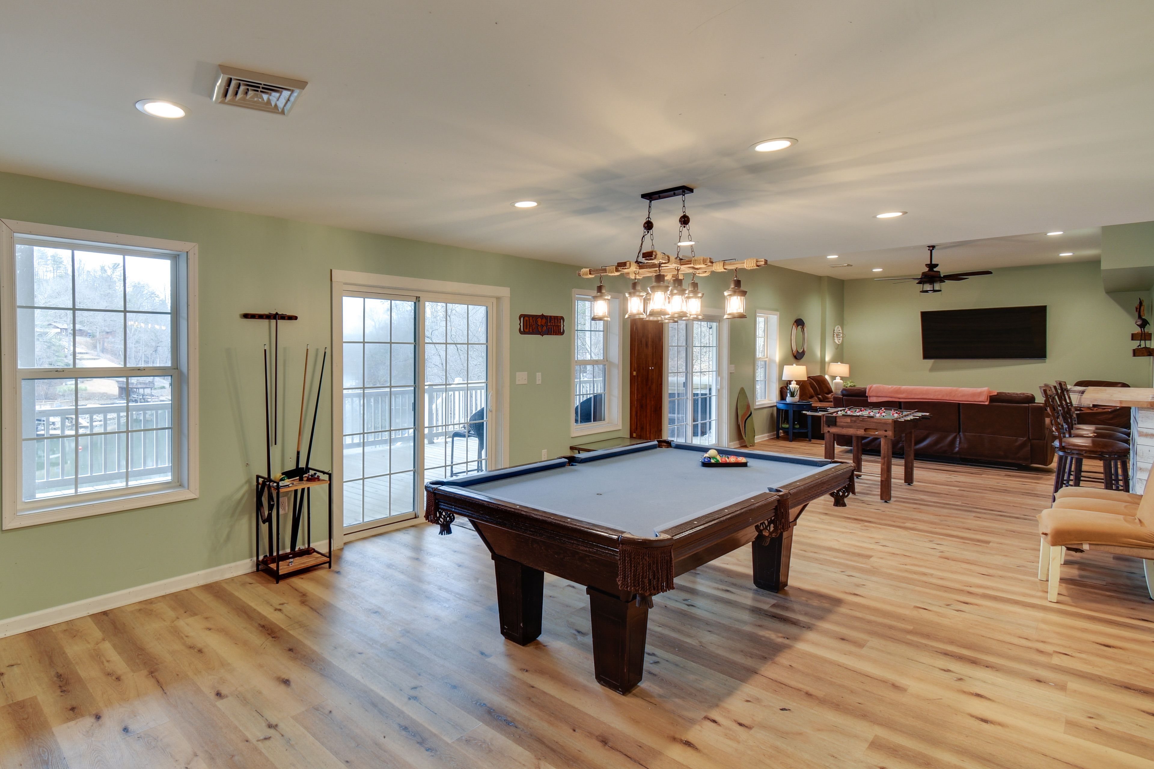 Lounge & Game Room | Lower Level | Smart TV | Wet Bar